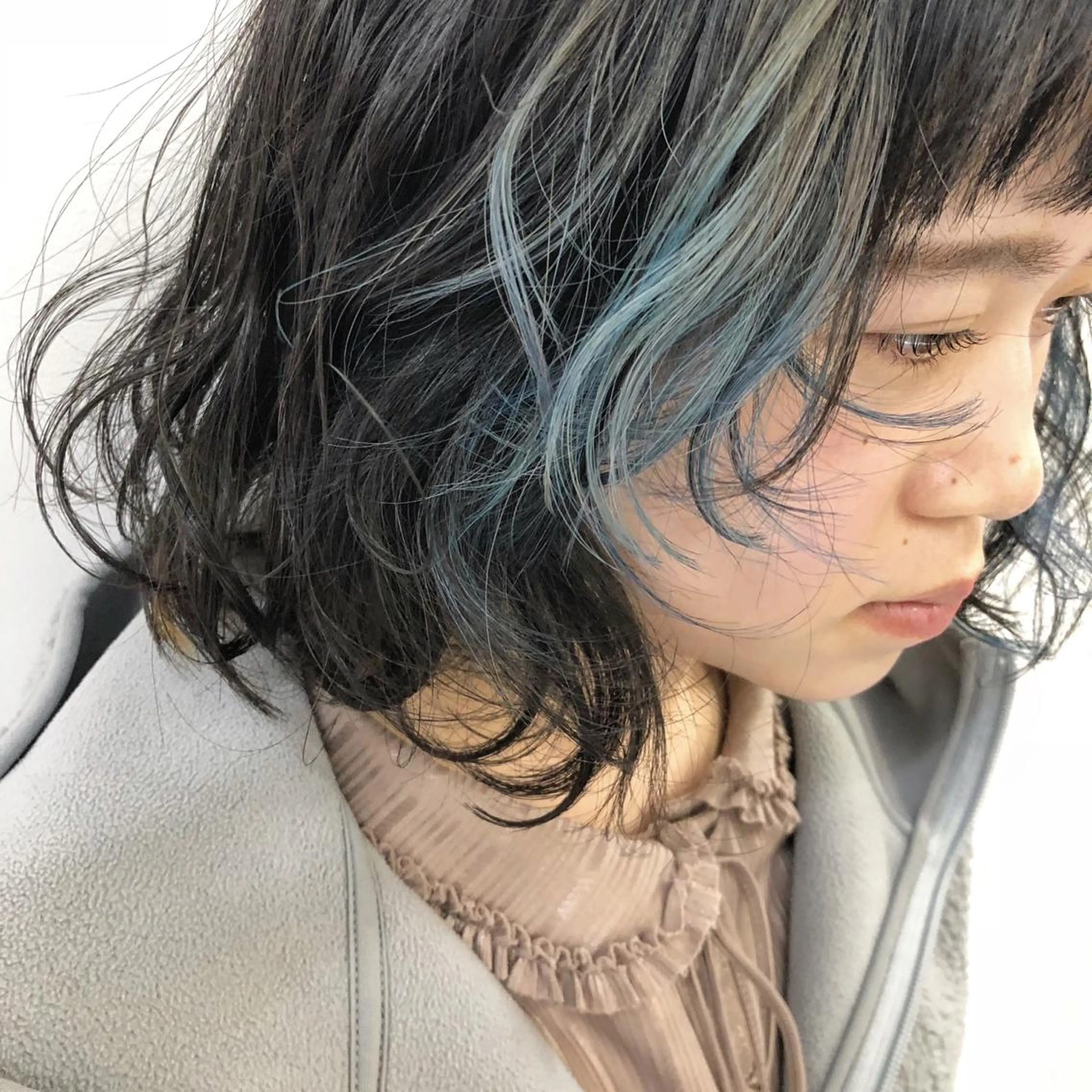 ショート カラー ブルーカラー ニシオカ タクヤのヘアスタイル