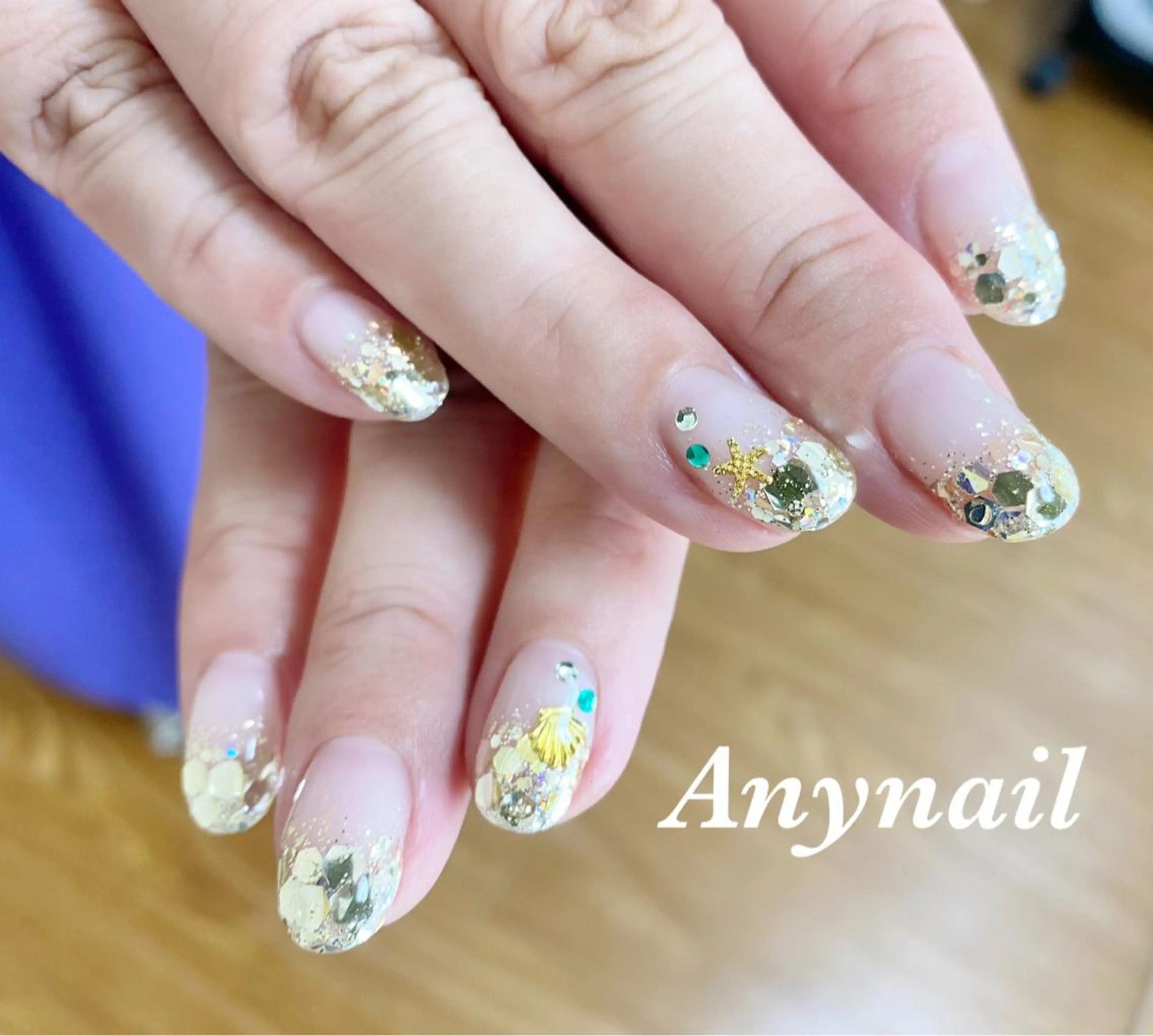 ネイル ブルー ゴールド グラデーション ラメ(グリッター) ラメグラデーション 岩澤 恵子のネイルデザイン