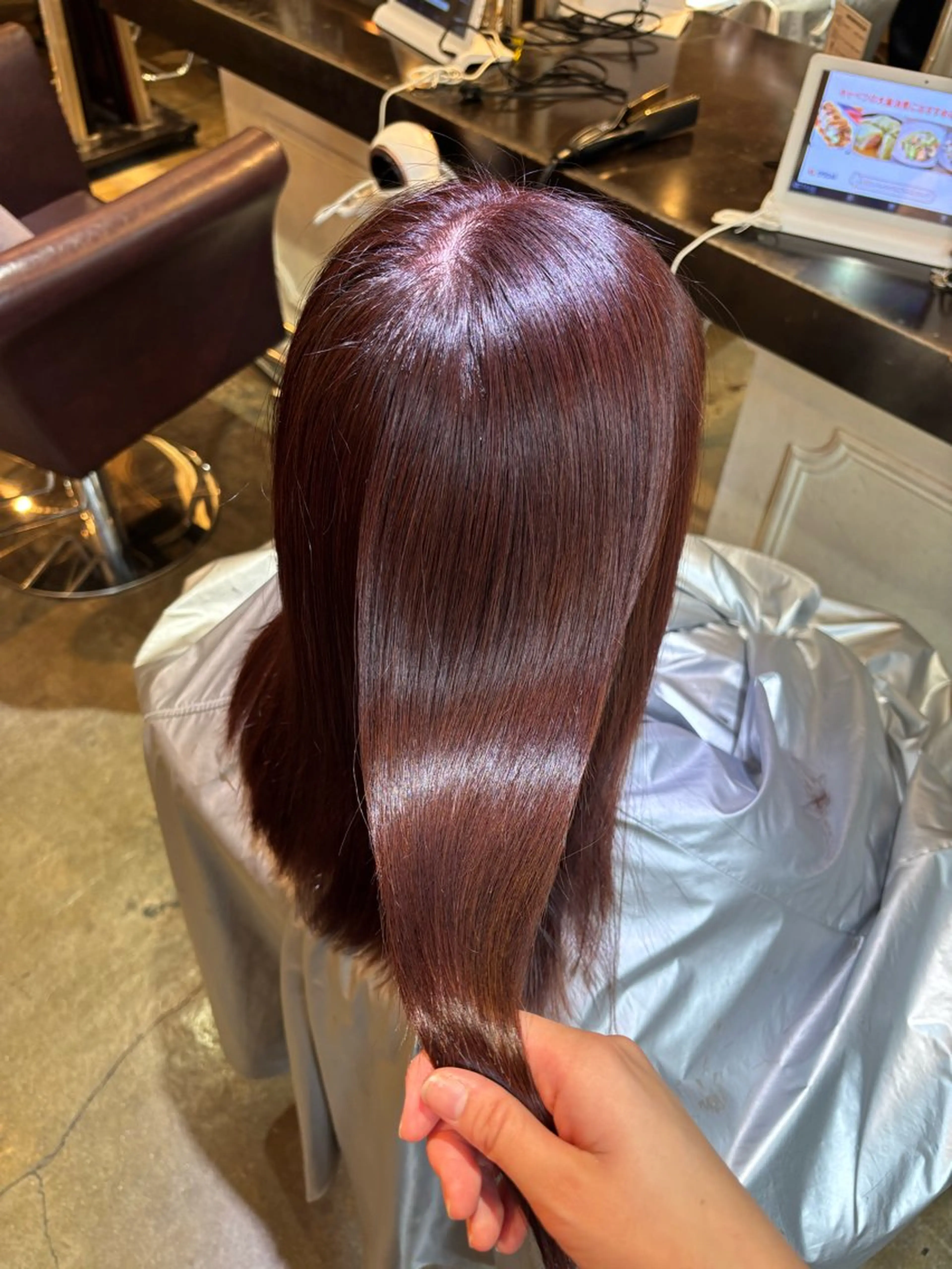 セミロング オリーブカラー/艶髪 🦋kokona🦋のヘアスタイル