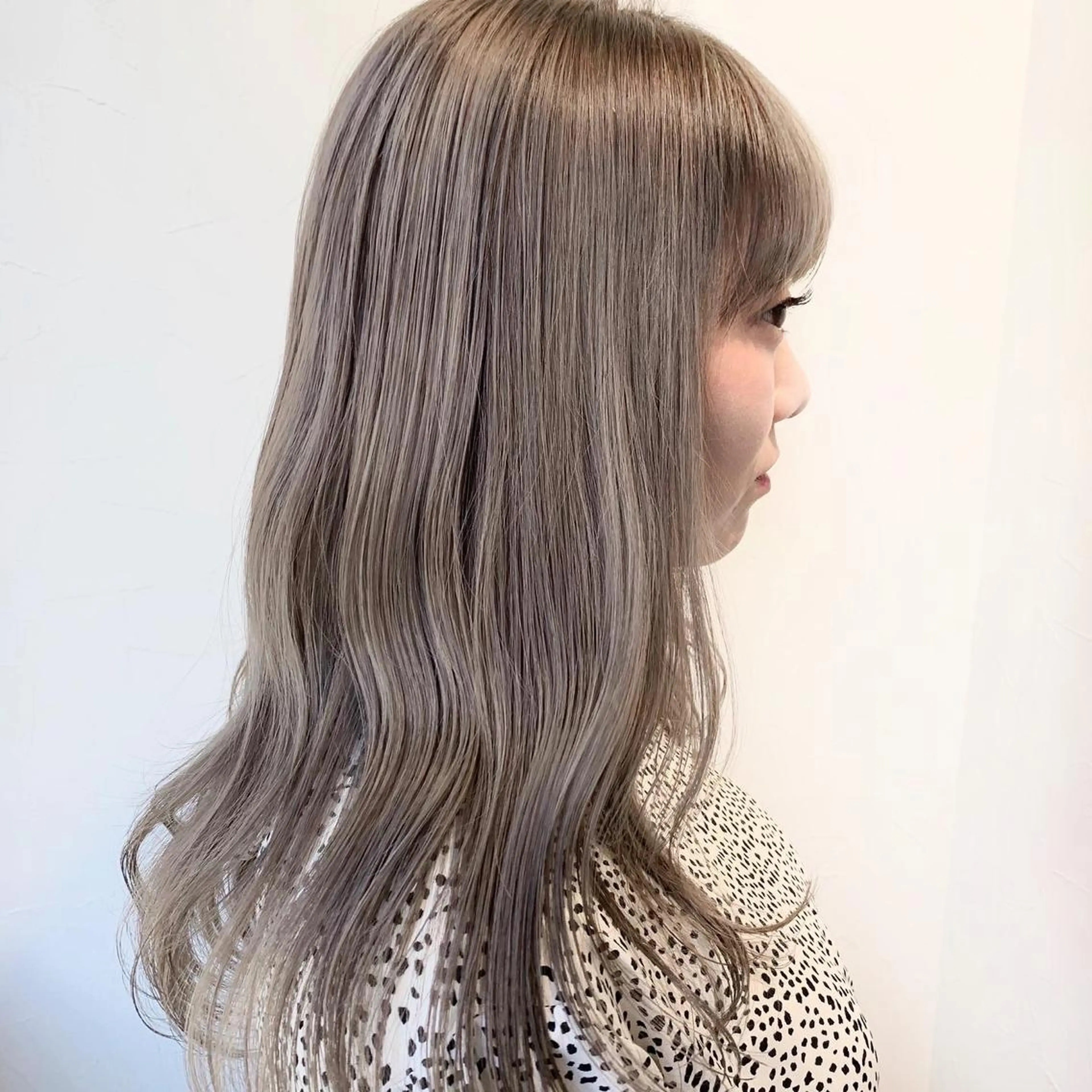 カラー ベージュカラー ブリーチ ミルクティーベージュ Miku 🇺🇸のヘアスタイル