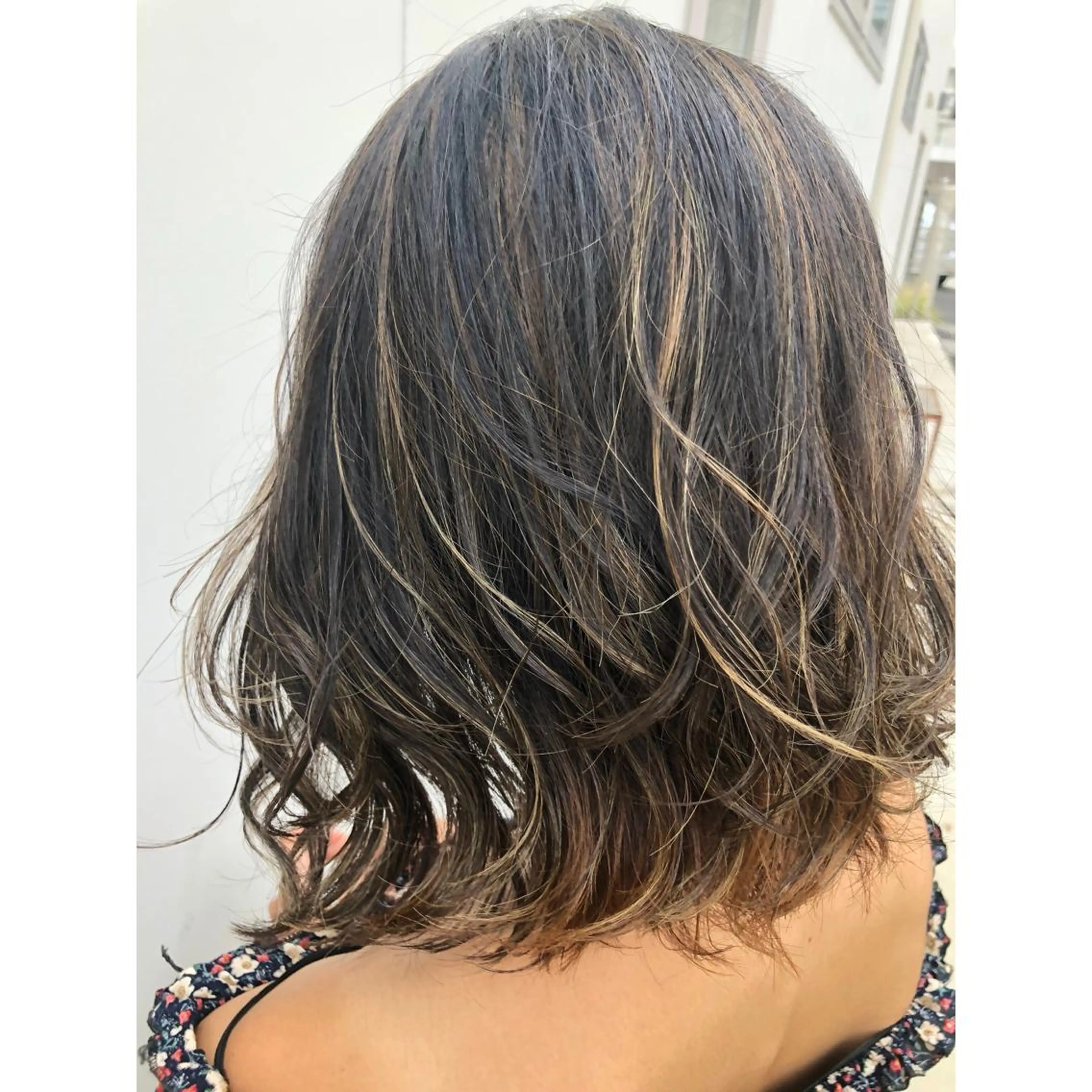 ミディアム カラー ハイライトカラー 外国人風カラー ハイライト パーソナルカラー診断 できます　木曽　主博のヘアスタイル