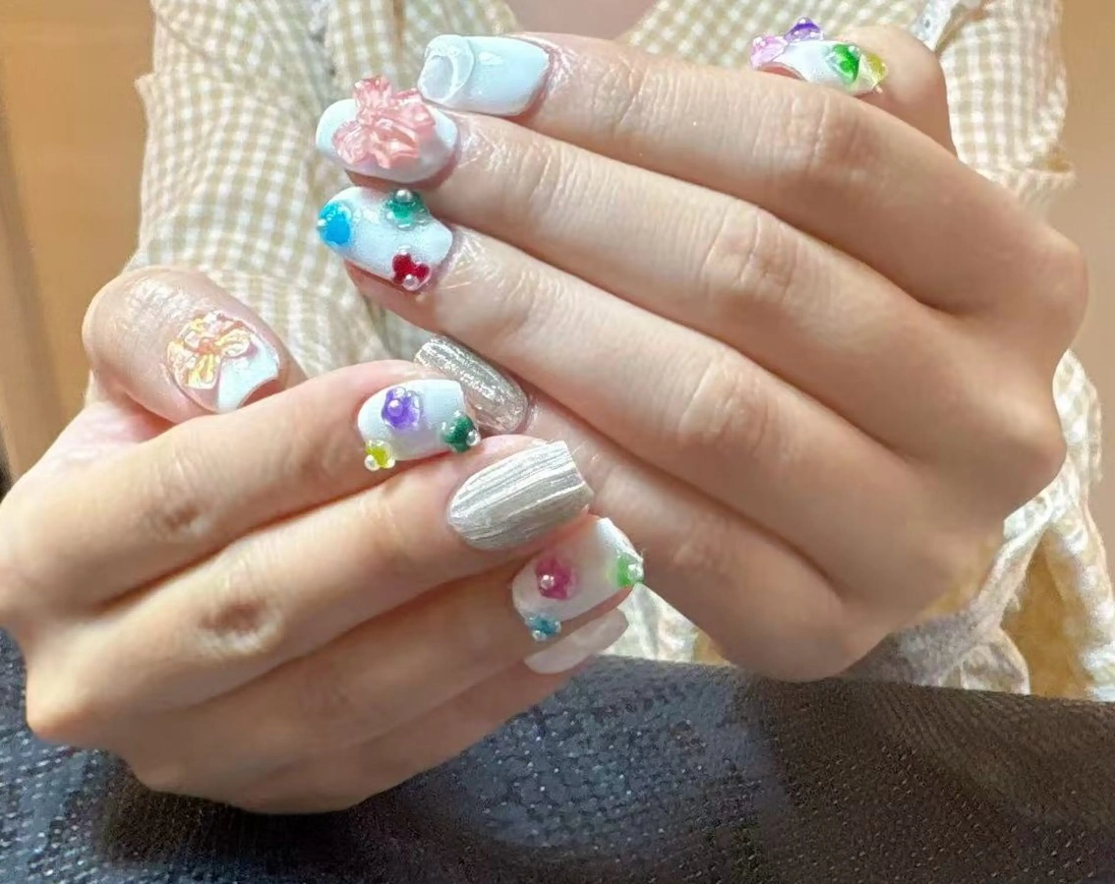 ネイル アートネイル フラワーネイル ゴージャス キラキラネイル ストーンネイル ハンドネイル リセス 高田馬場💎のネイルデザイン