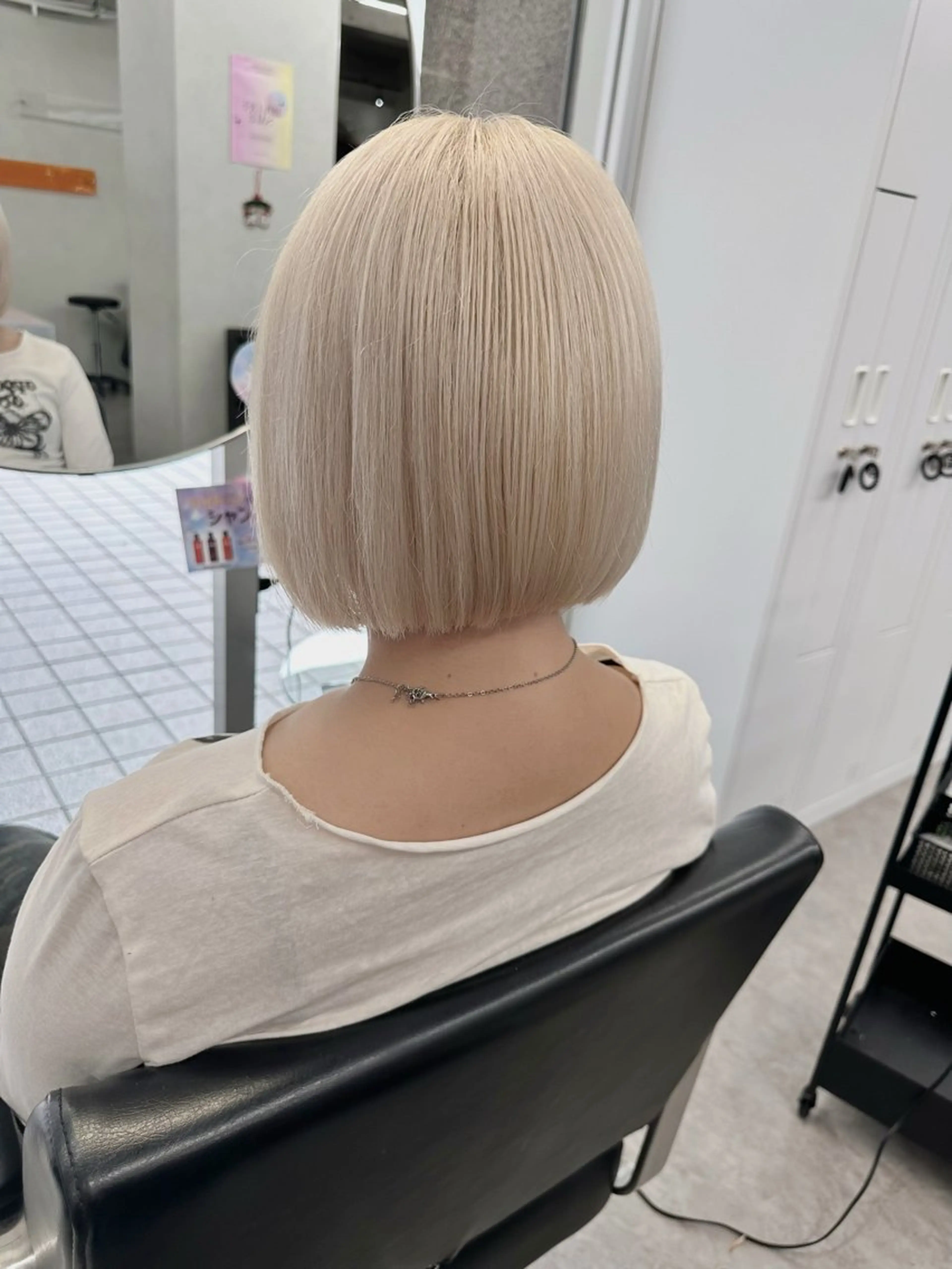 ミディアム カラー ウルフとハイトーン みっちー✂️のヘアスタイル