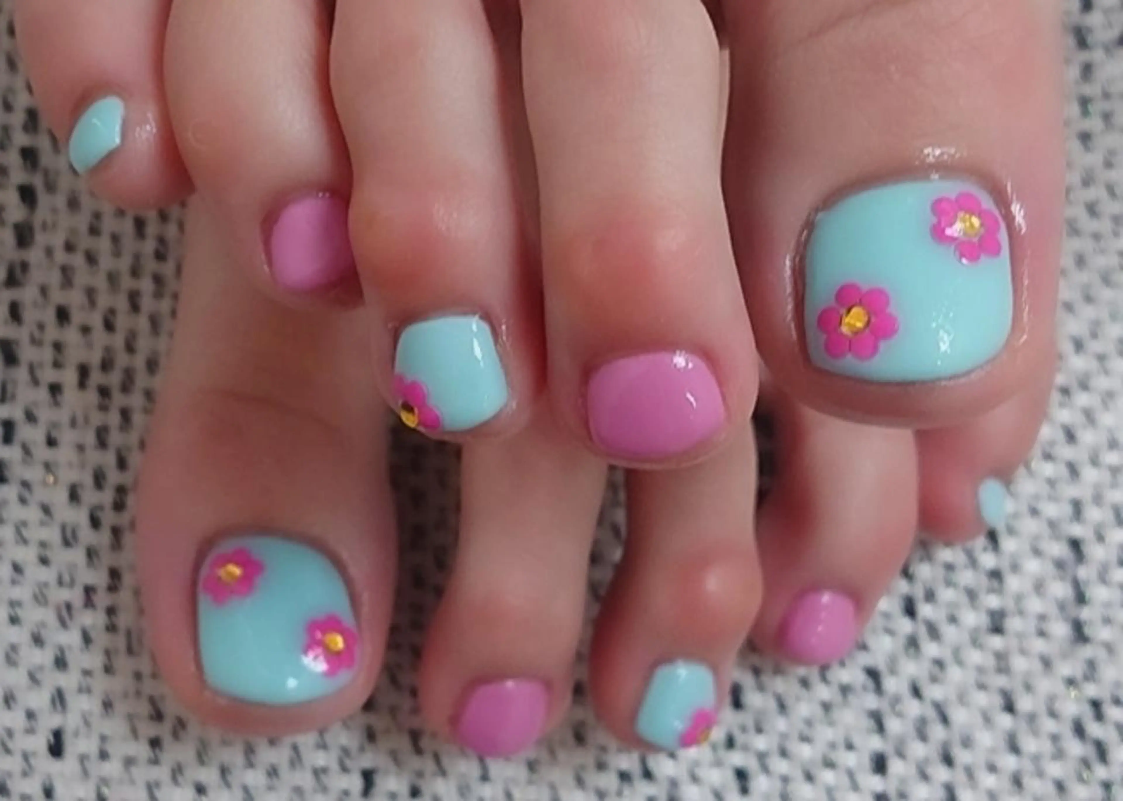 ネイル ブルー ピンク 🍒当日もOK🍒 𝑳𝑼𝑵𝑨花井のネイルデザイン