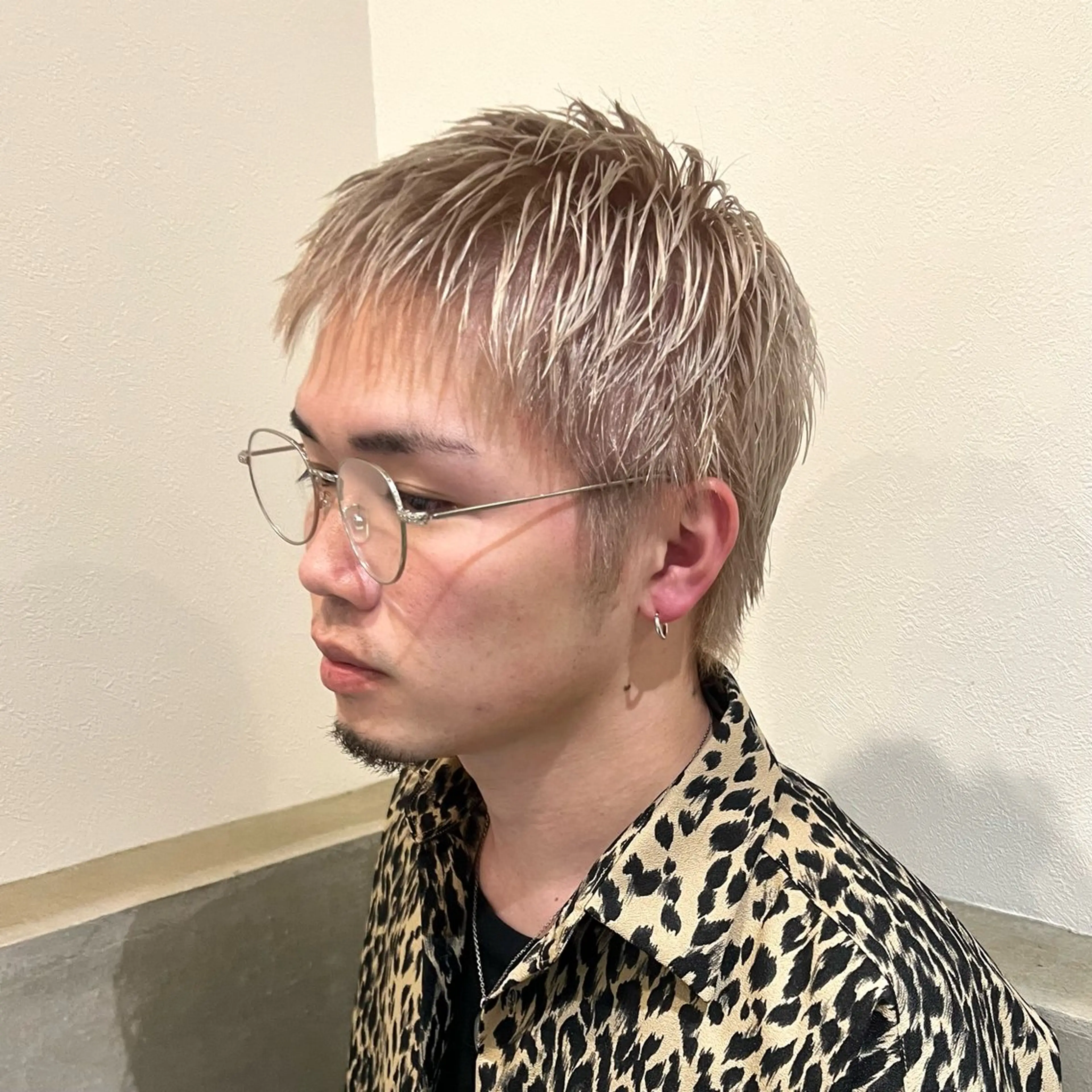 ショート カラー メンズ メンズブリーチ スパイキーショート ブリーチ ブロンド ホワイトブロンド カット ヘアカラー 久保 貴大のヘアスタイル