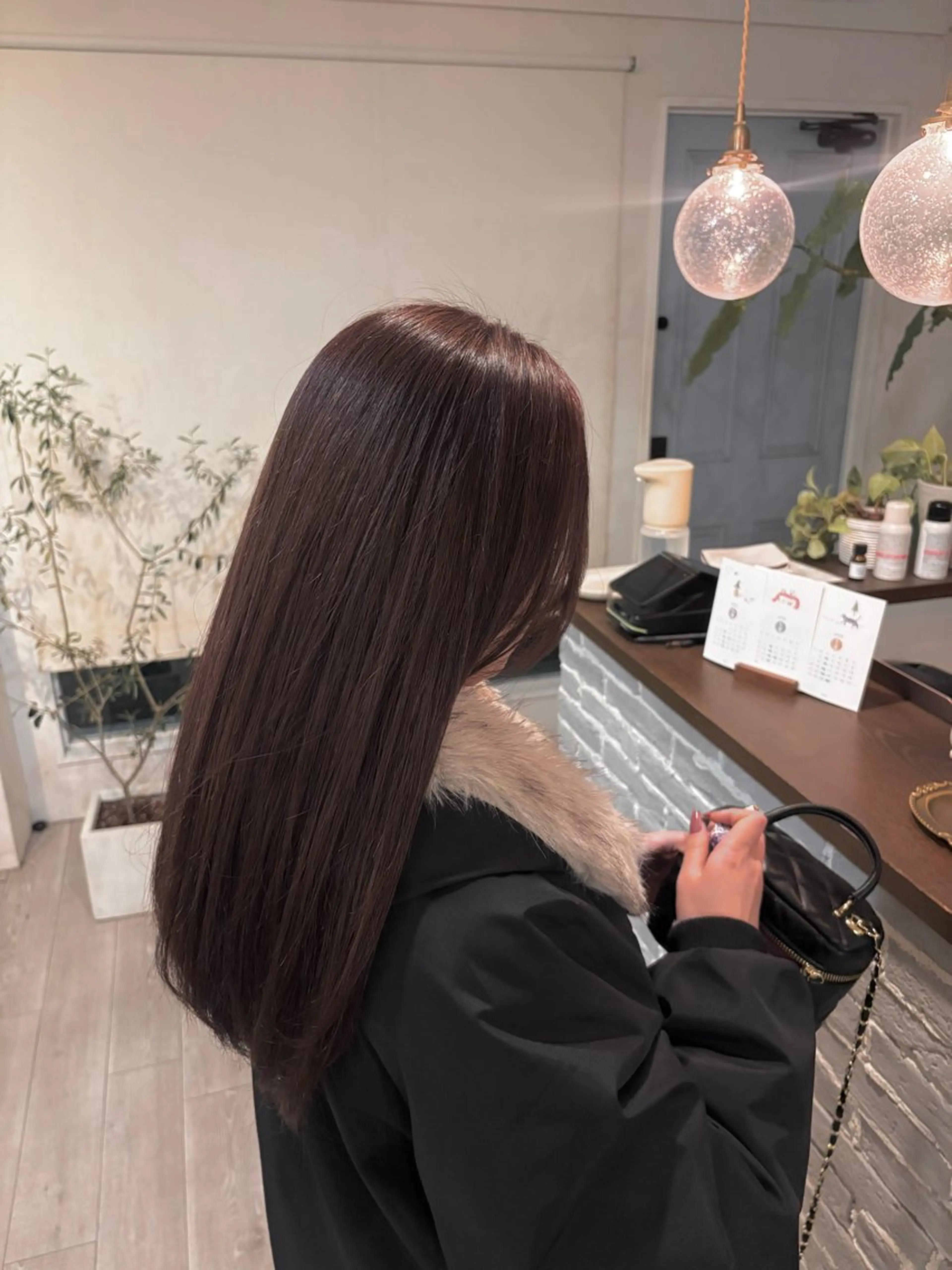 セミロング チョコレートブラウン ヘアカラー ANOTHER WORLD cocon所属・はしもとひより/ 巻ける矯正/艶カラーのその他イメージ