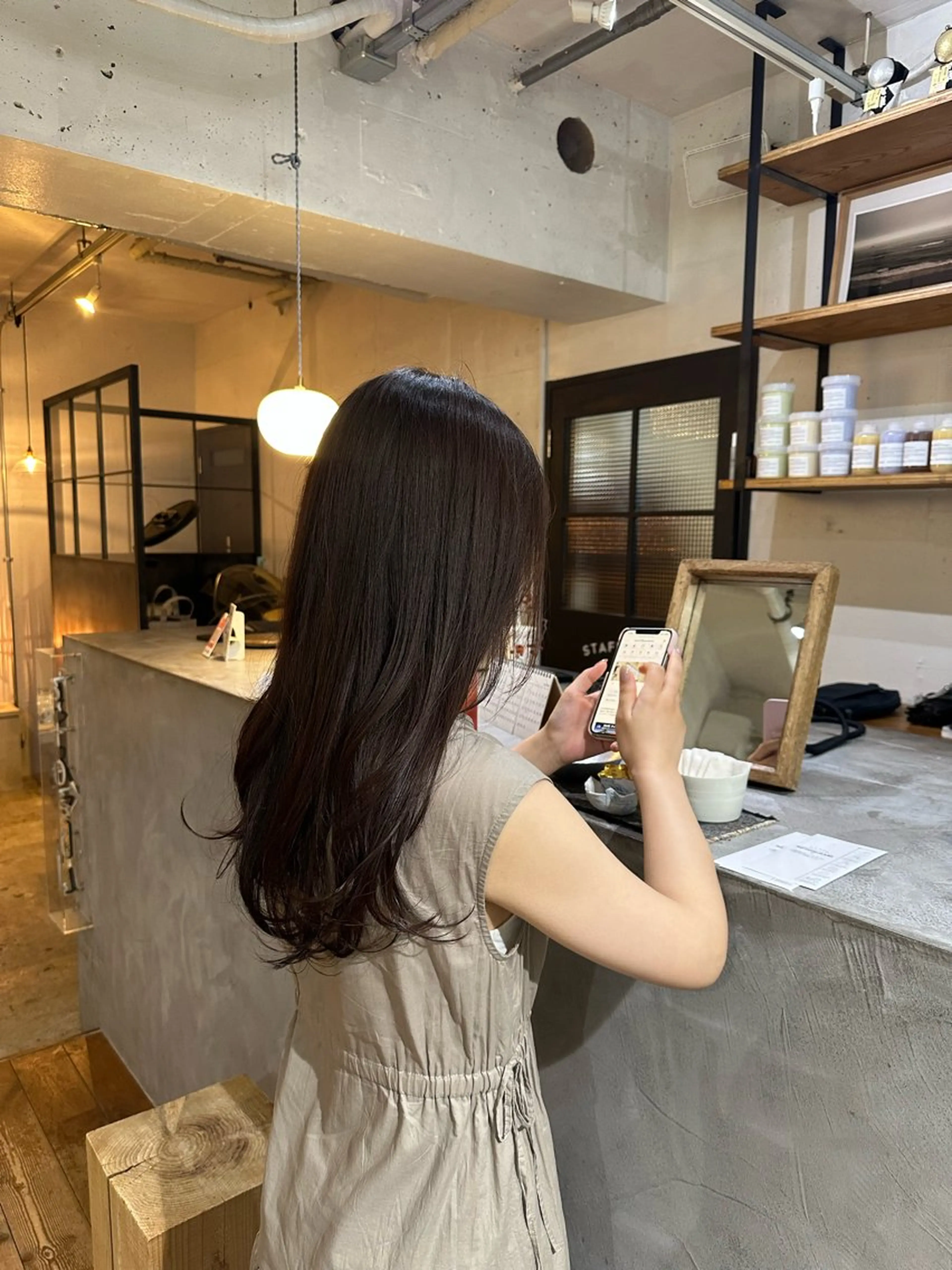 ロング カラー ブラウンカラー トリートメント 酸熱トリートメント カット ヘアカラー トリートメント 可児 佑梨のヘアスタイル