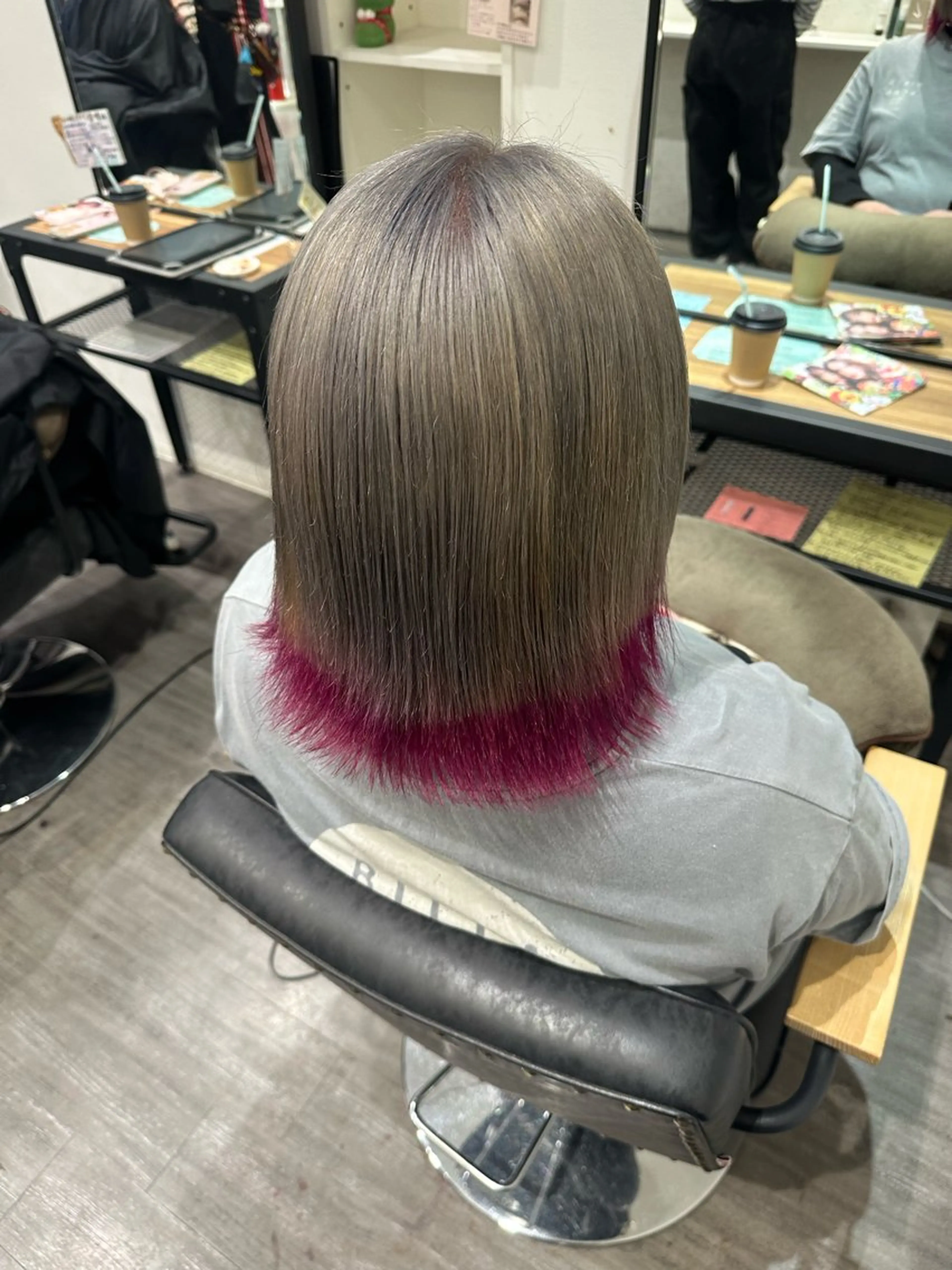 ミディアム カラー グレージュ ピンクカラー 艶髪レイヤー上田 紗也🇰🇷💗のヘアスタイル