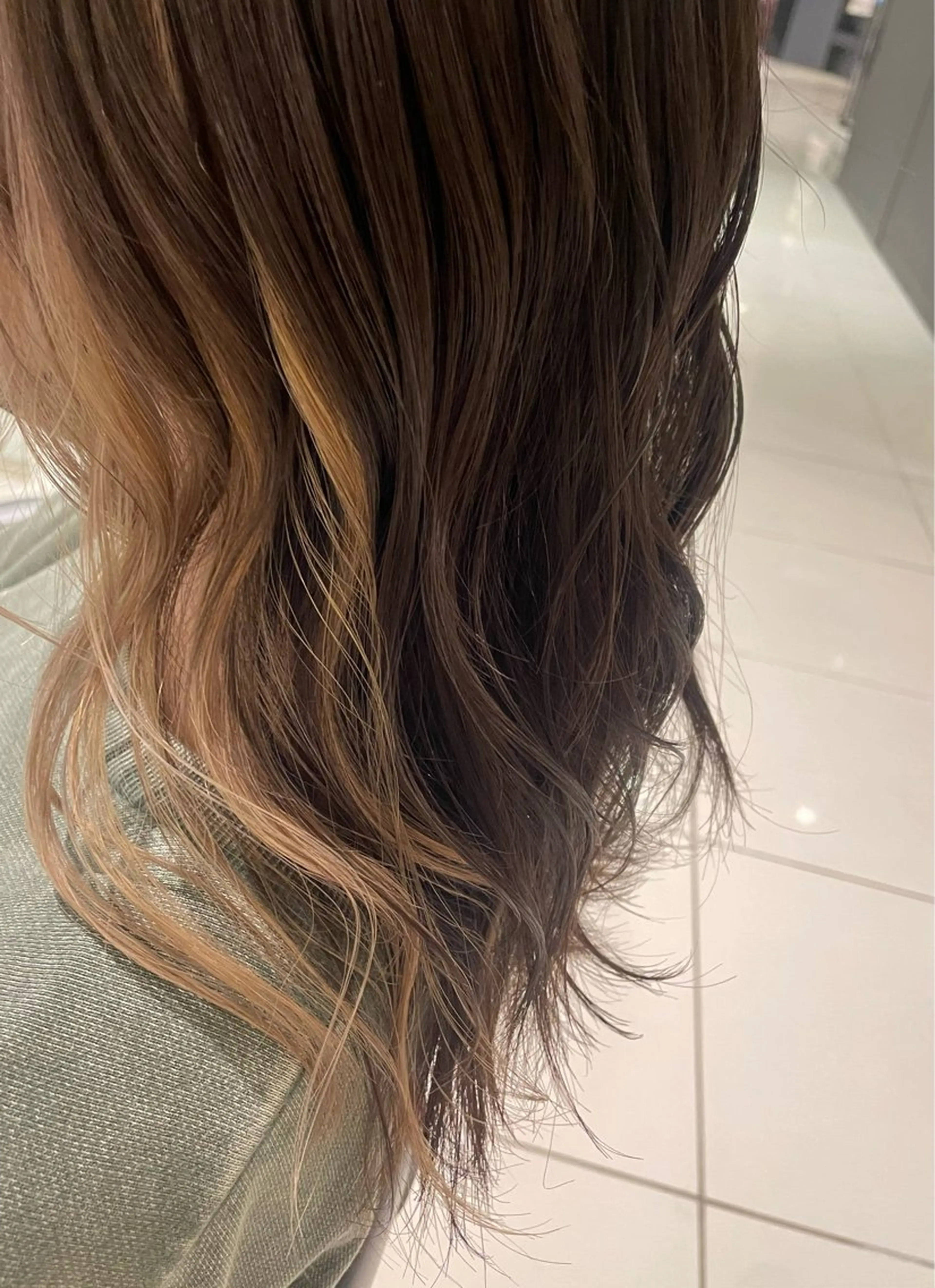 カラー ブリーチ 松葉 小春のヘアスタイル