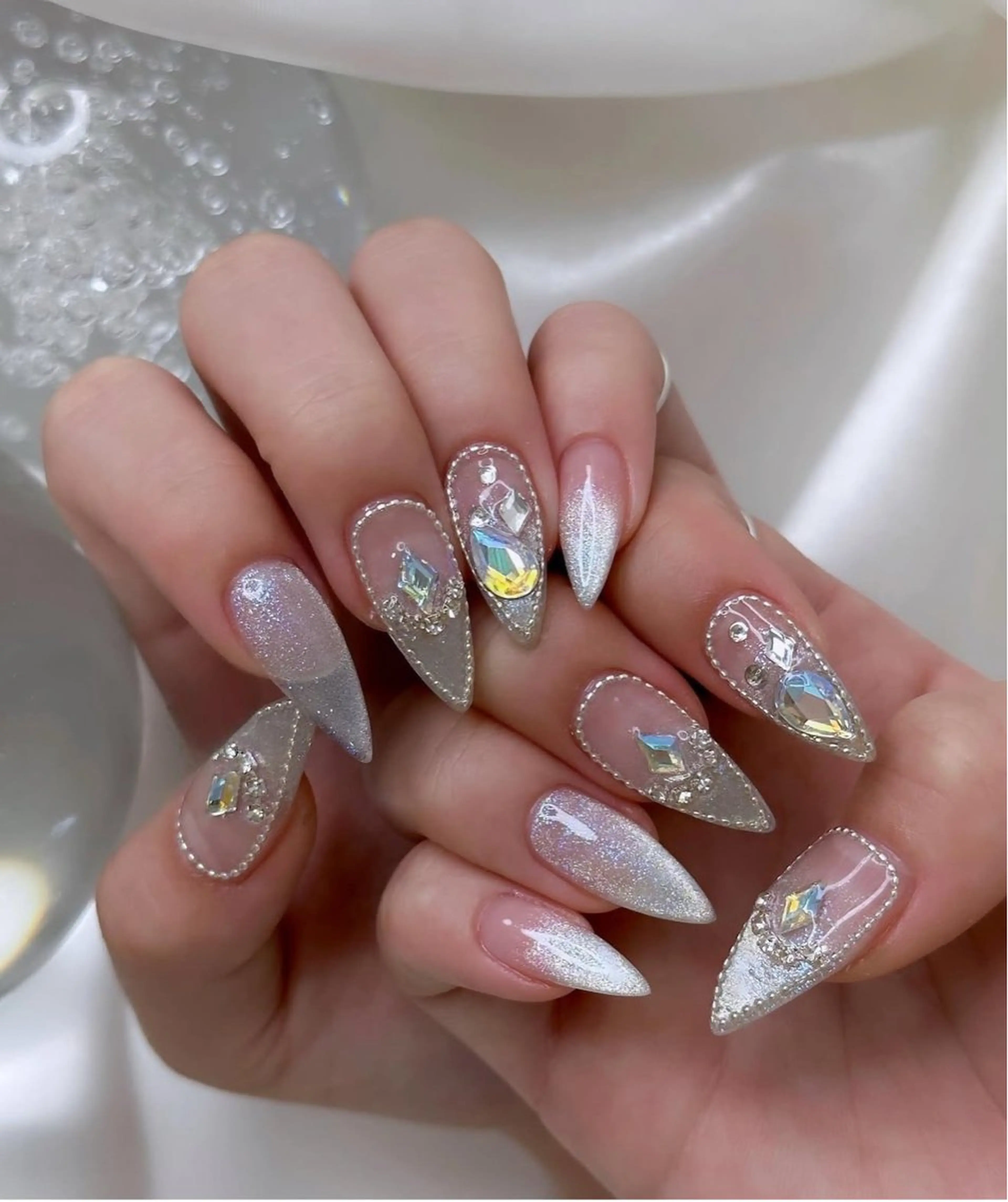 ネイル キラキラネイル マグネットネイル ミラーネイル ニュアンスネイル 春ネイル ハンドネイル Lyna 池袋のネイルデザイン