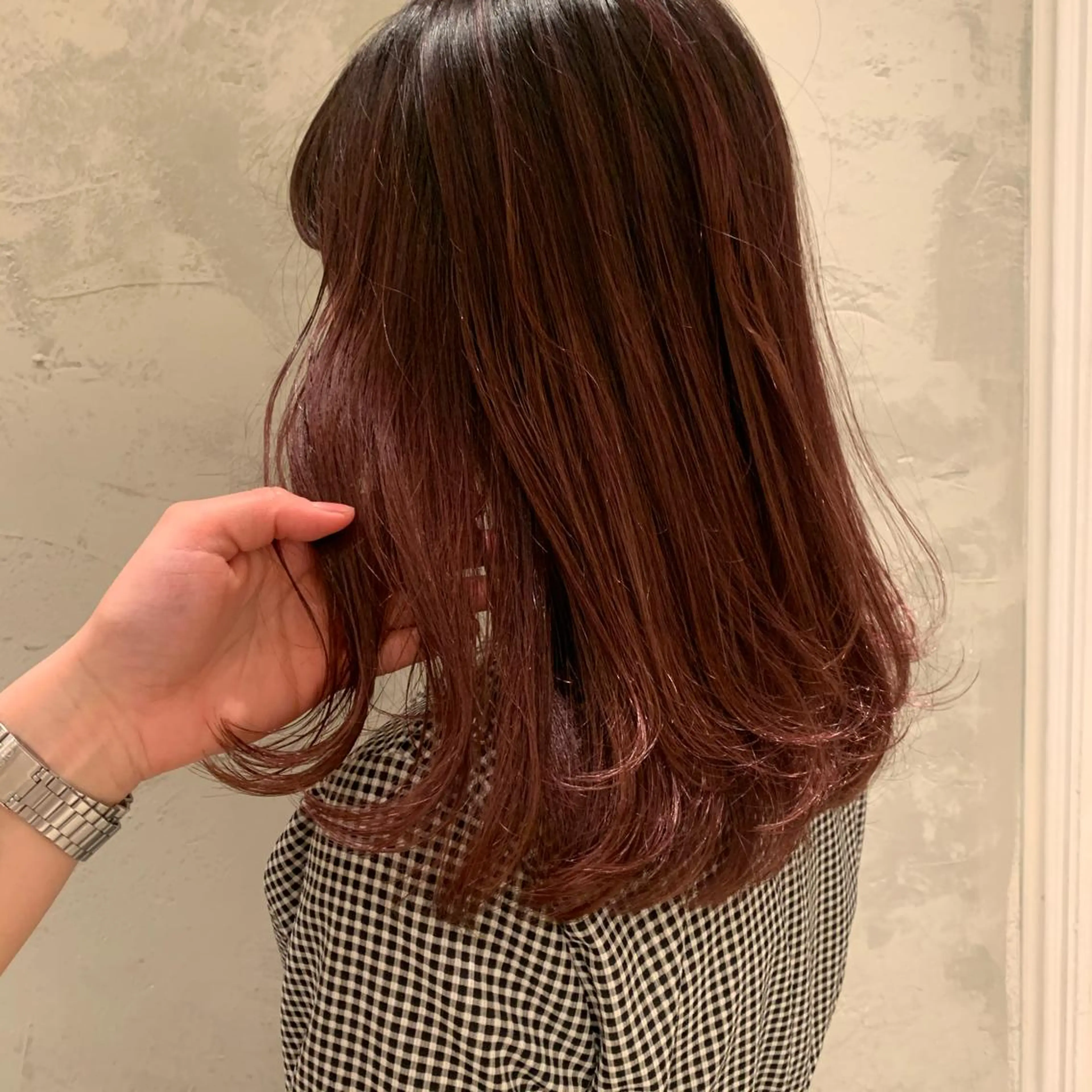 ロング SAKINO. ベージュカラーのヘアスタイル