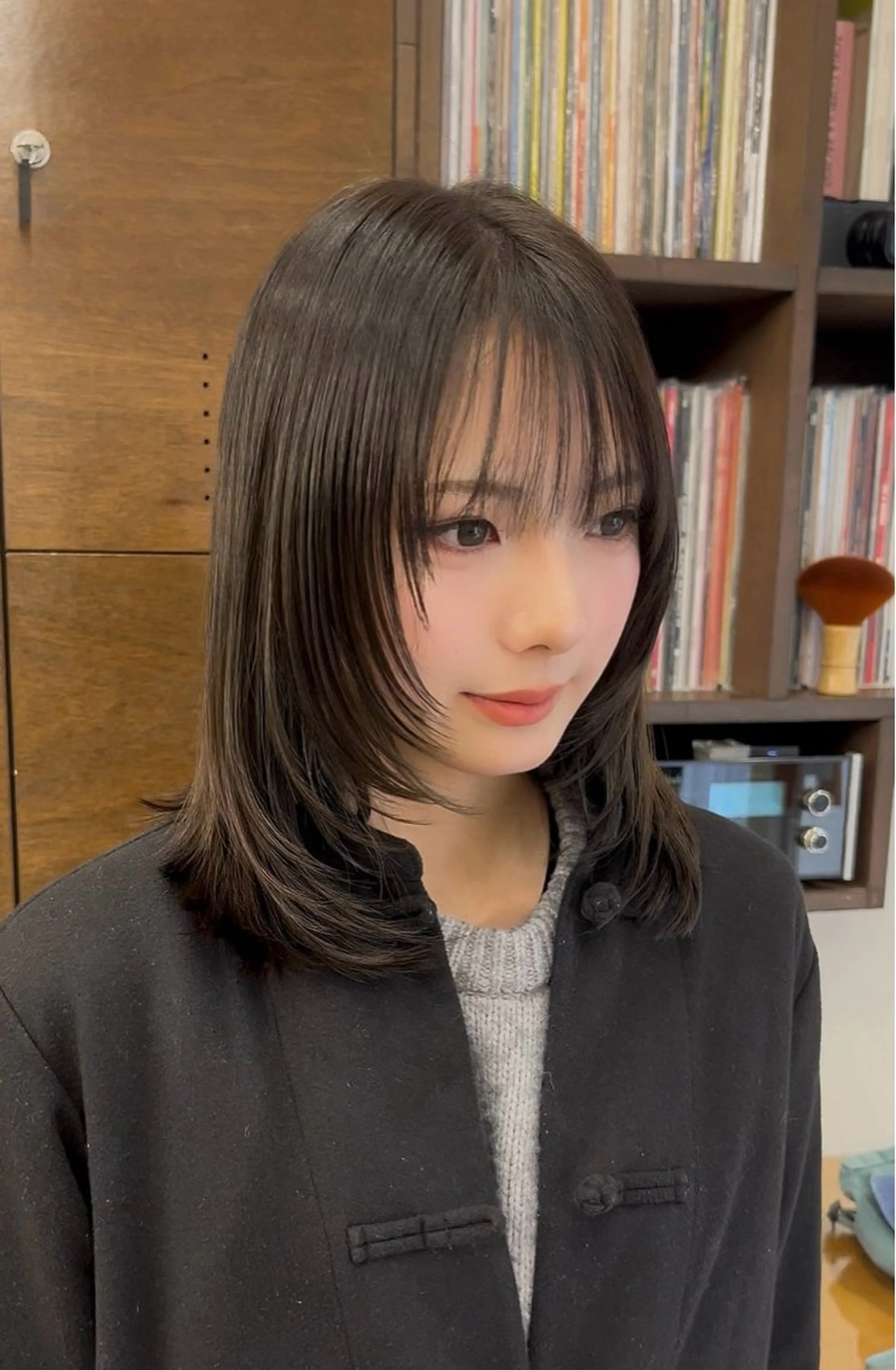 ミディアム レイヤーカット カット トリートメント darts リョウのヘアスタイル