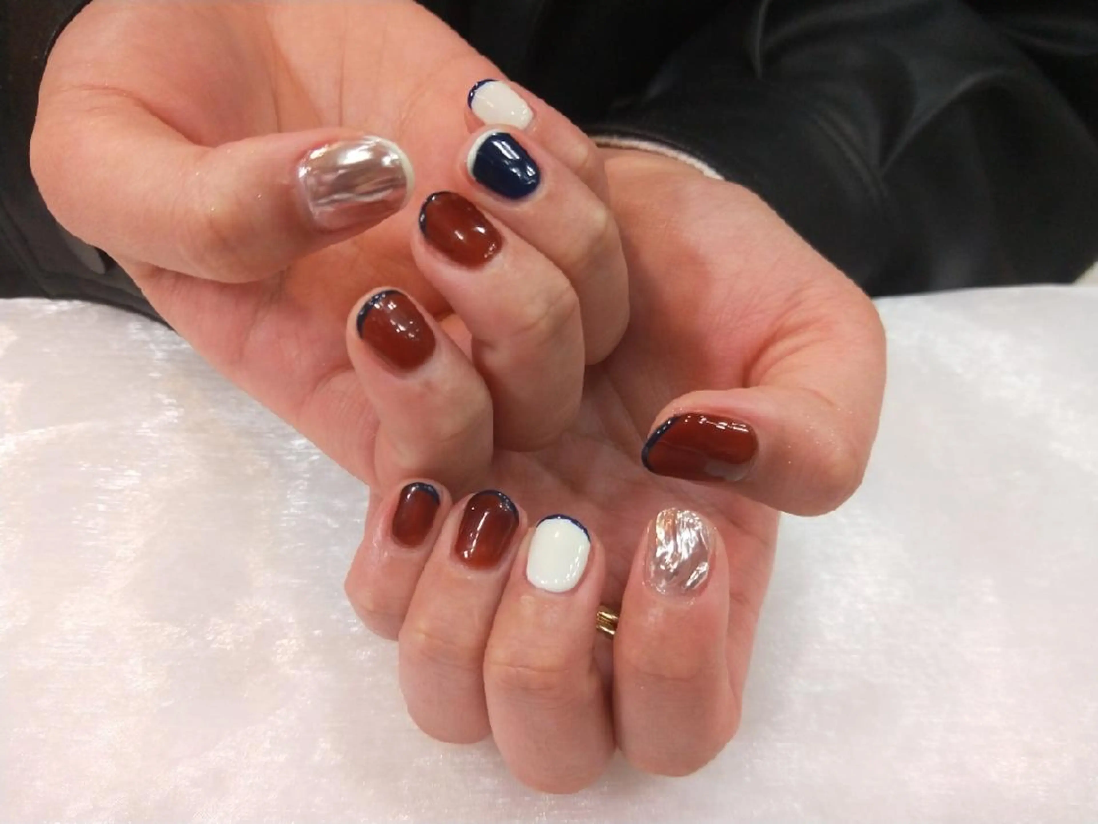 ネイル ハンドネイル ハンドケア R'well所属・はばすみれ🎀ﾈｲﾙ 光ﾌｪｲｼｬﾙ ﾍｱのネイルデザイン