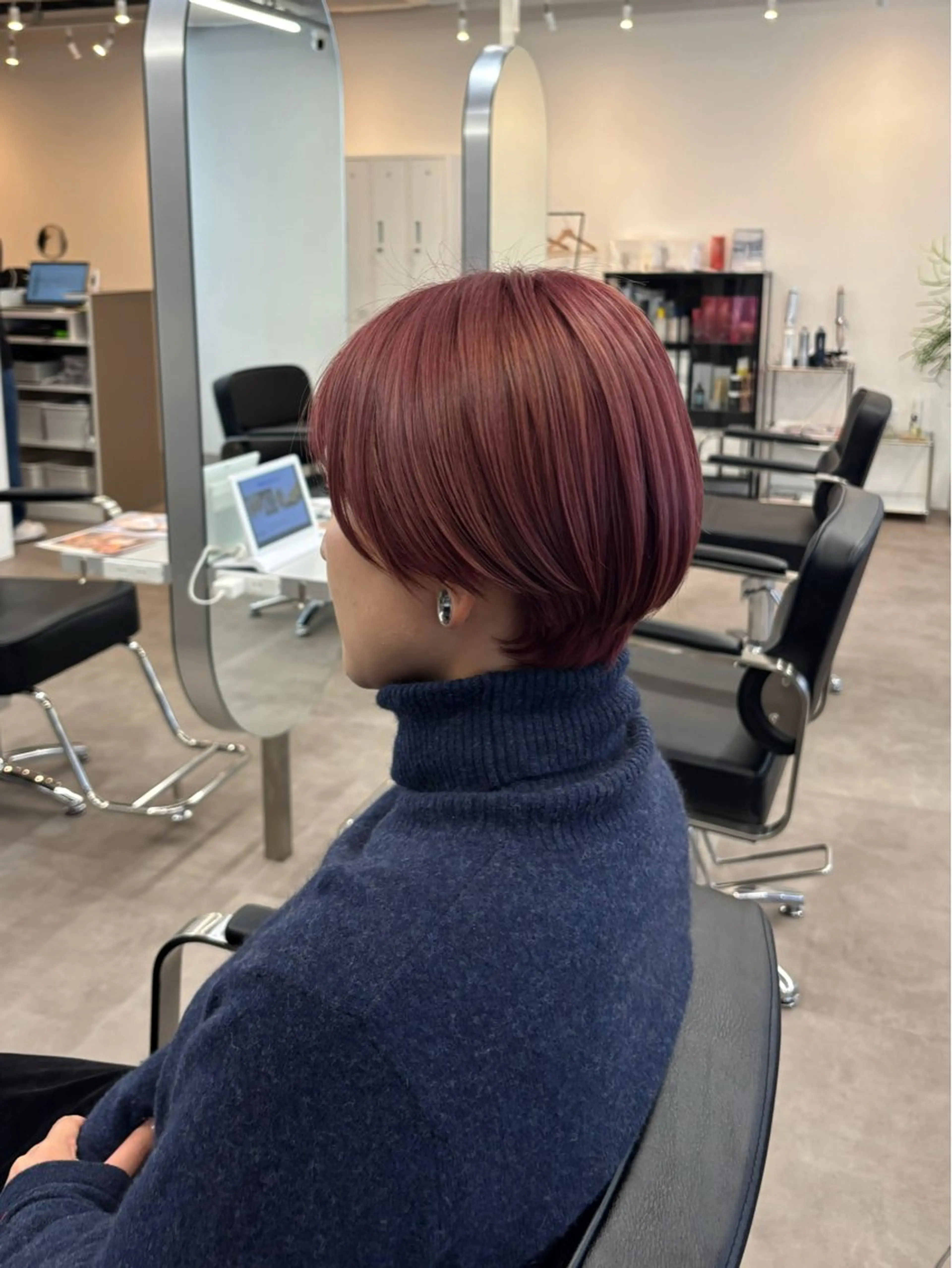 ショート カラー 渡辺 彩乃のヘアスタイル