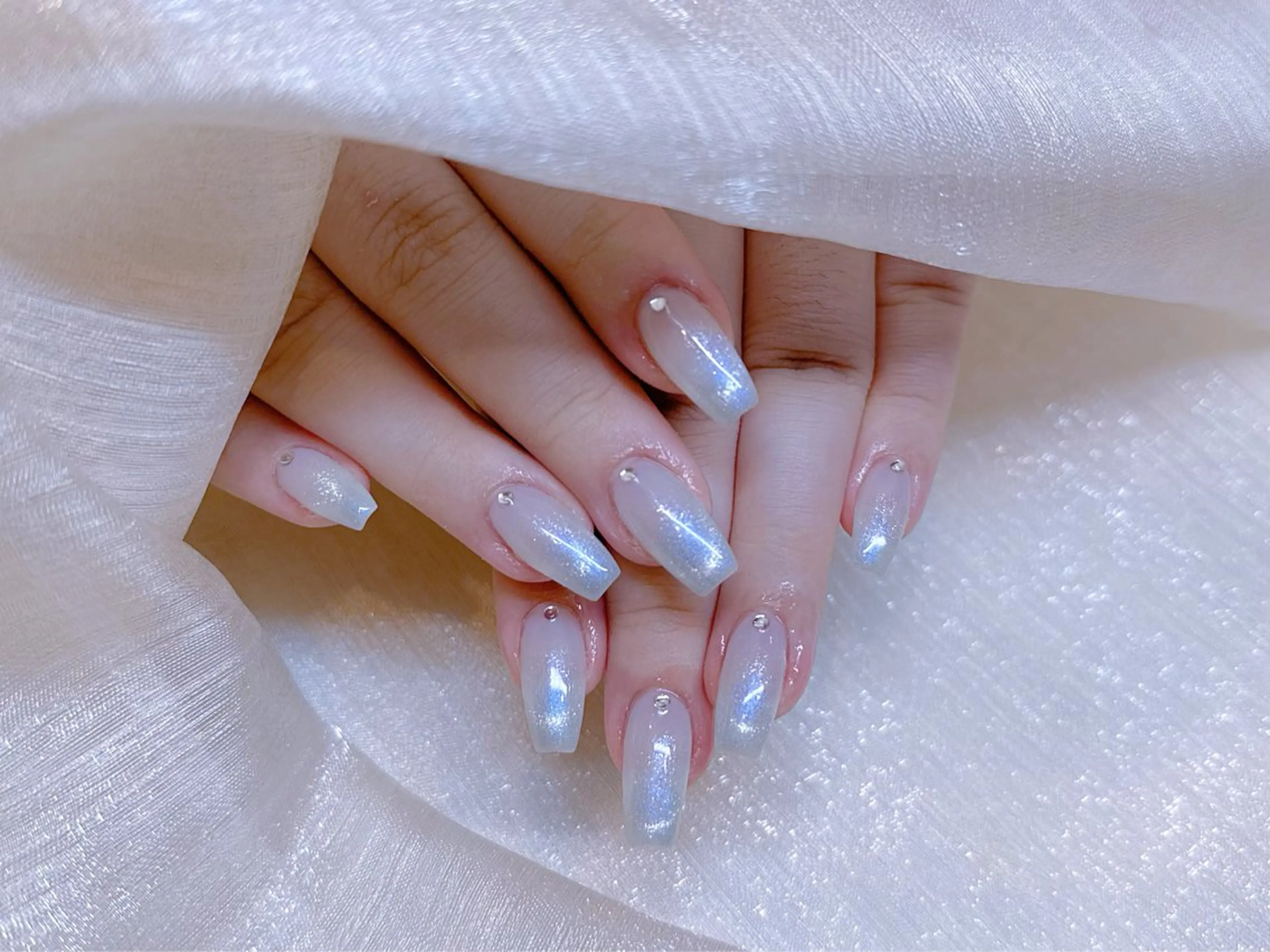 ネイル アートネイル 韓国ネイル 水色 ロングネイル マグネットネイル ハンドネイル ハンドケア NailDemure 【銀座店】のネイルデザイン