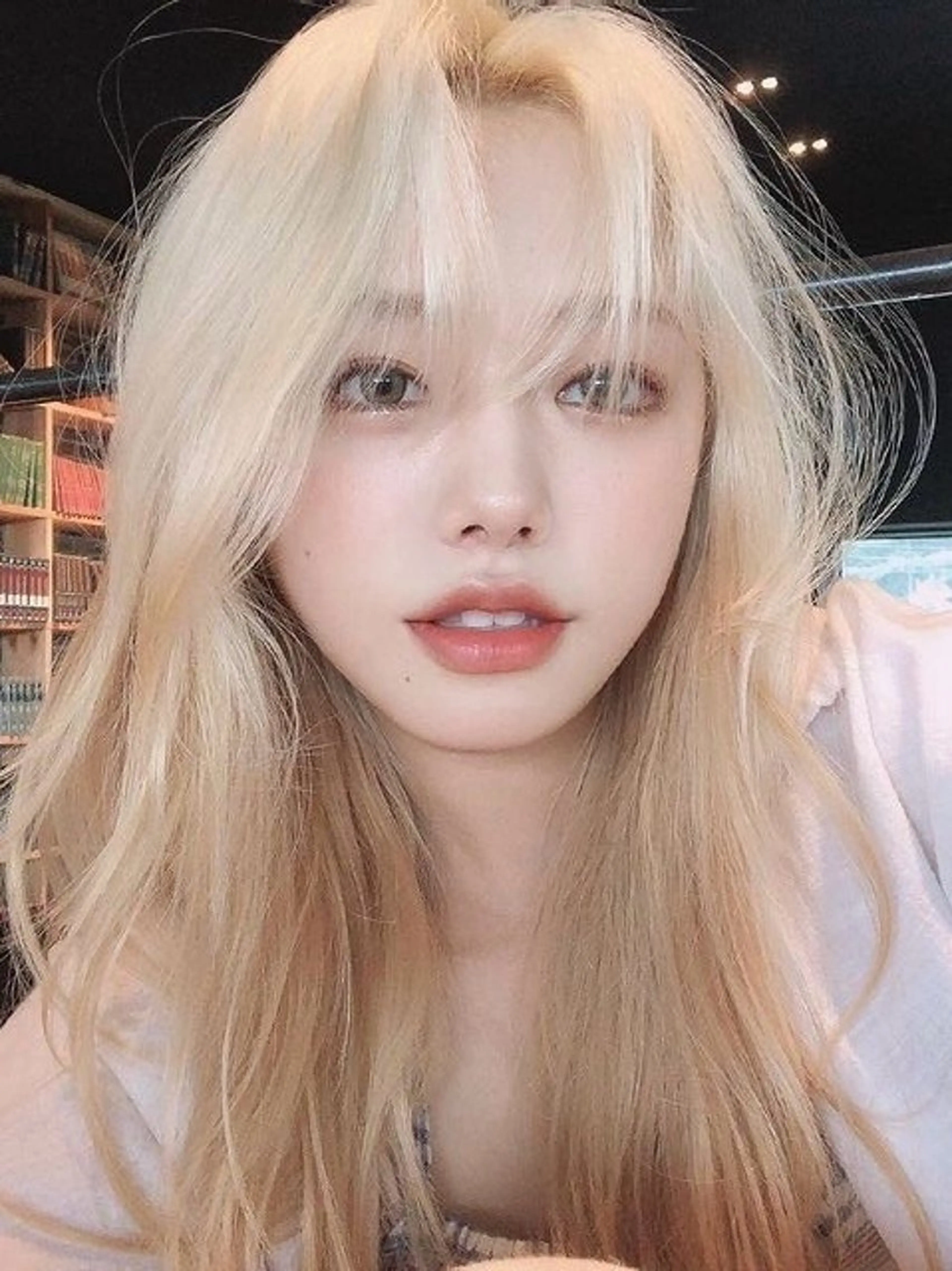 ロング カラー ヘアカラー ブリーチカラー 🩵MIZUKIのヘアスタイル