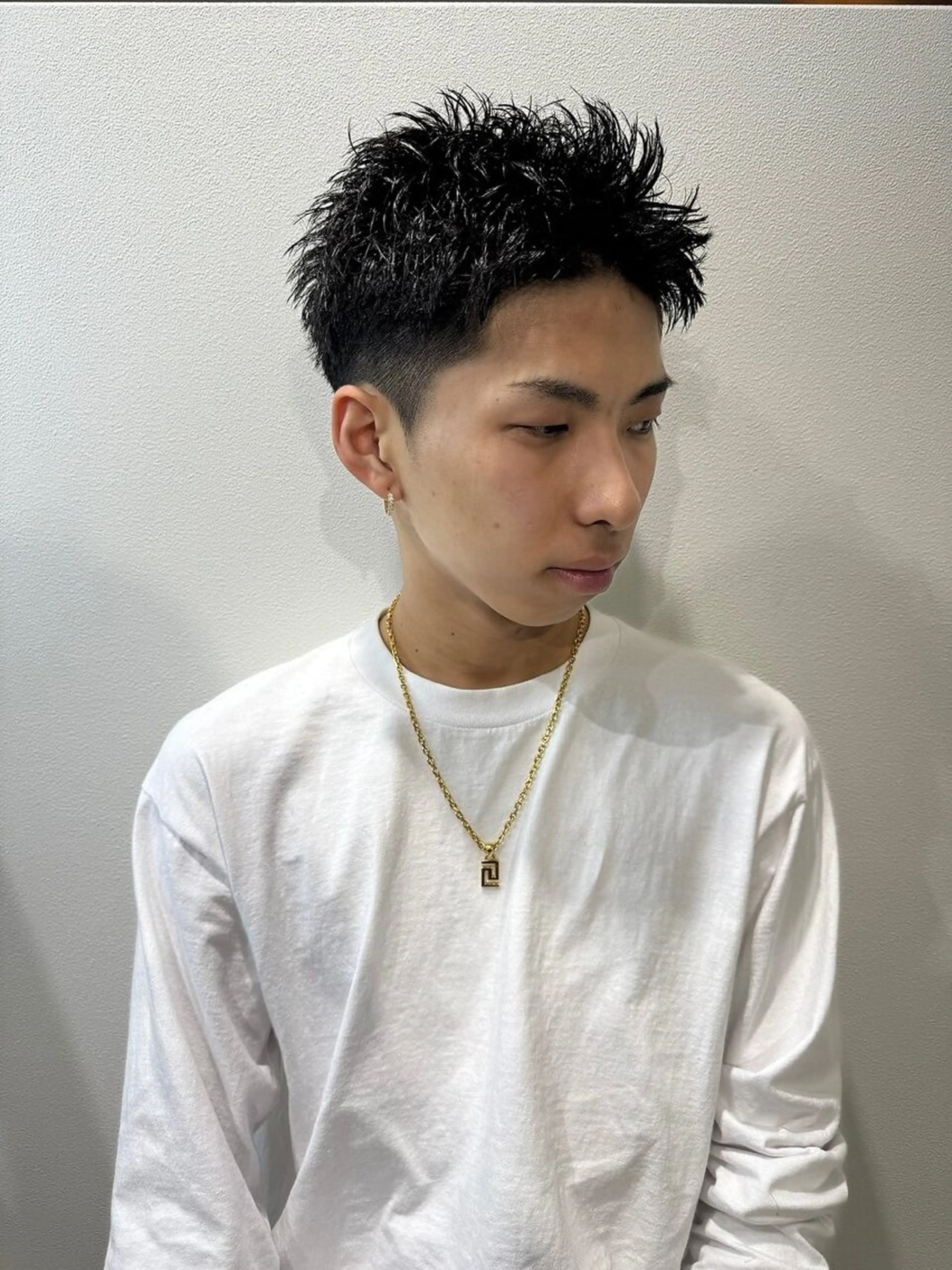 メンズ センターパート ダウンパーマ フェードカット フェザーパーマ カルマパーマ カット 布施メンズ特化美容師 秋山　涼のヘアスタイル