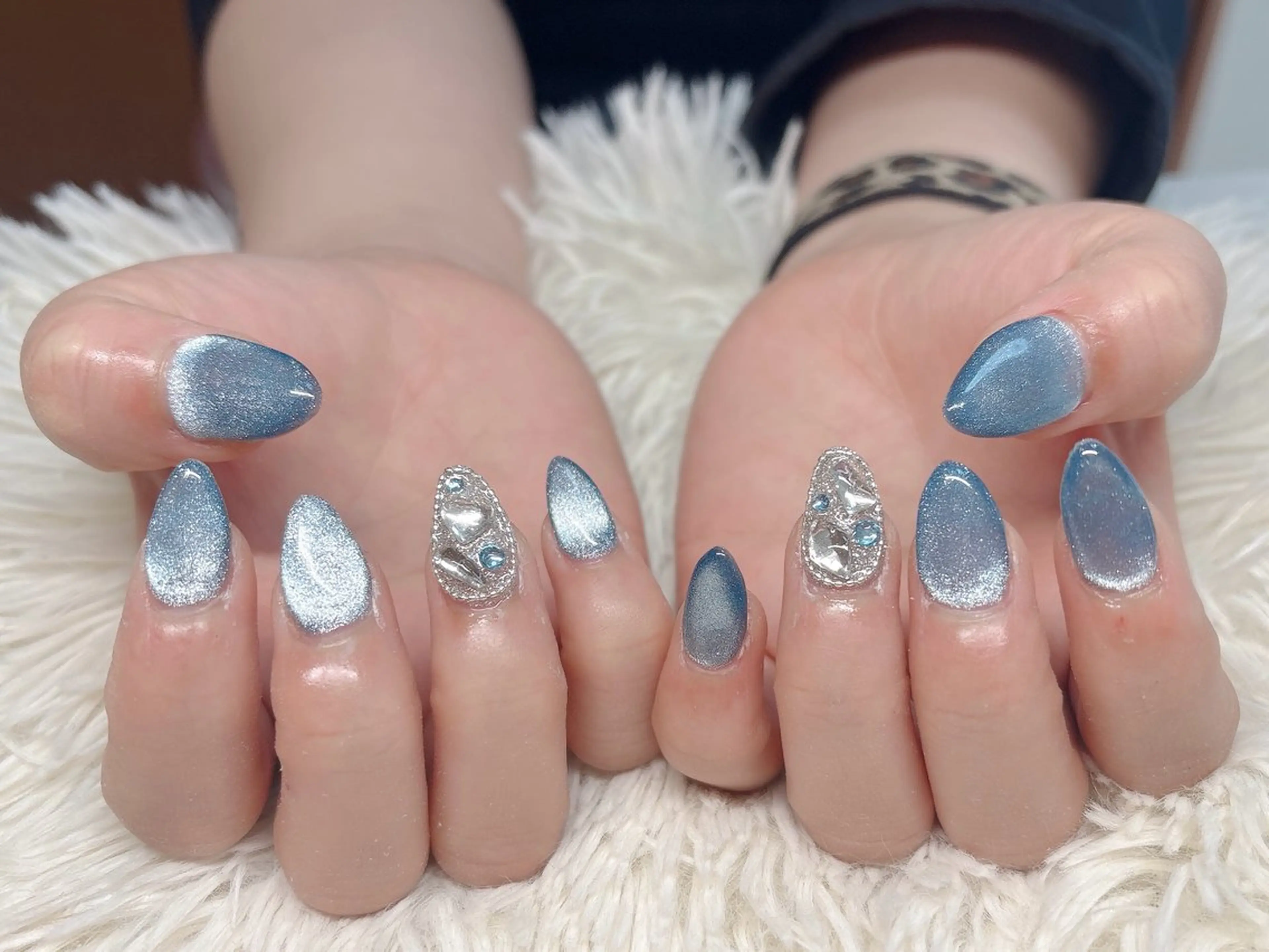 ネイル ハンドネイル パッチリオメメ Lianaのネイルデザイン