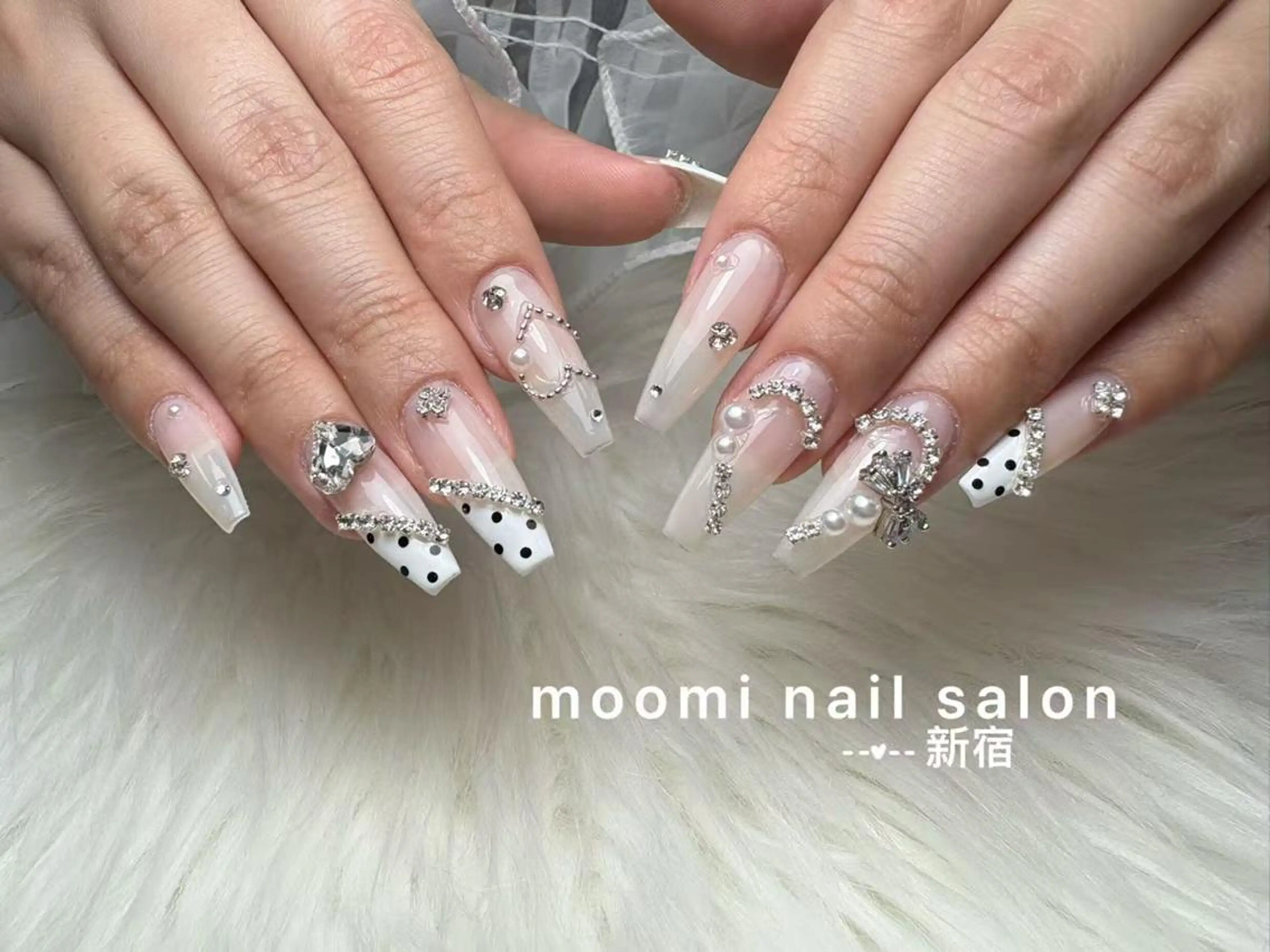 セミロング 韓国風ヘア ハンドネイル Moomi nail salonのネイルデザイン