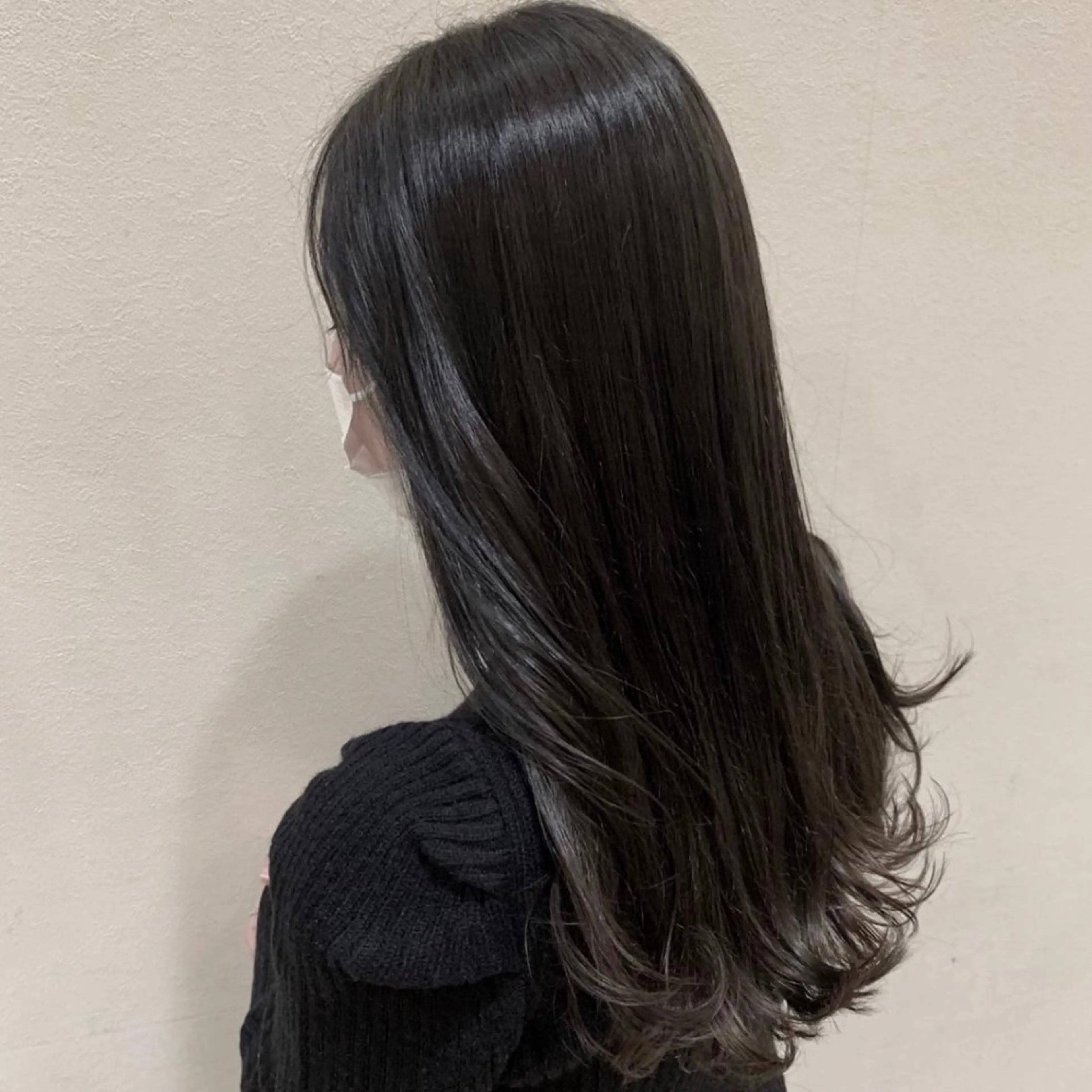 カラー 西岡 莉緒のヘアスタイル