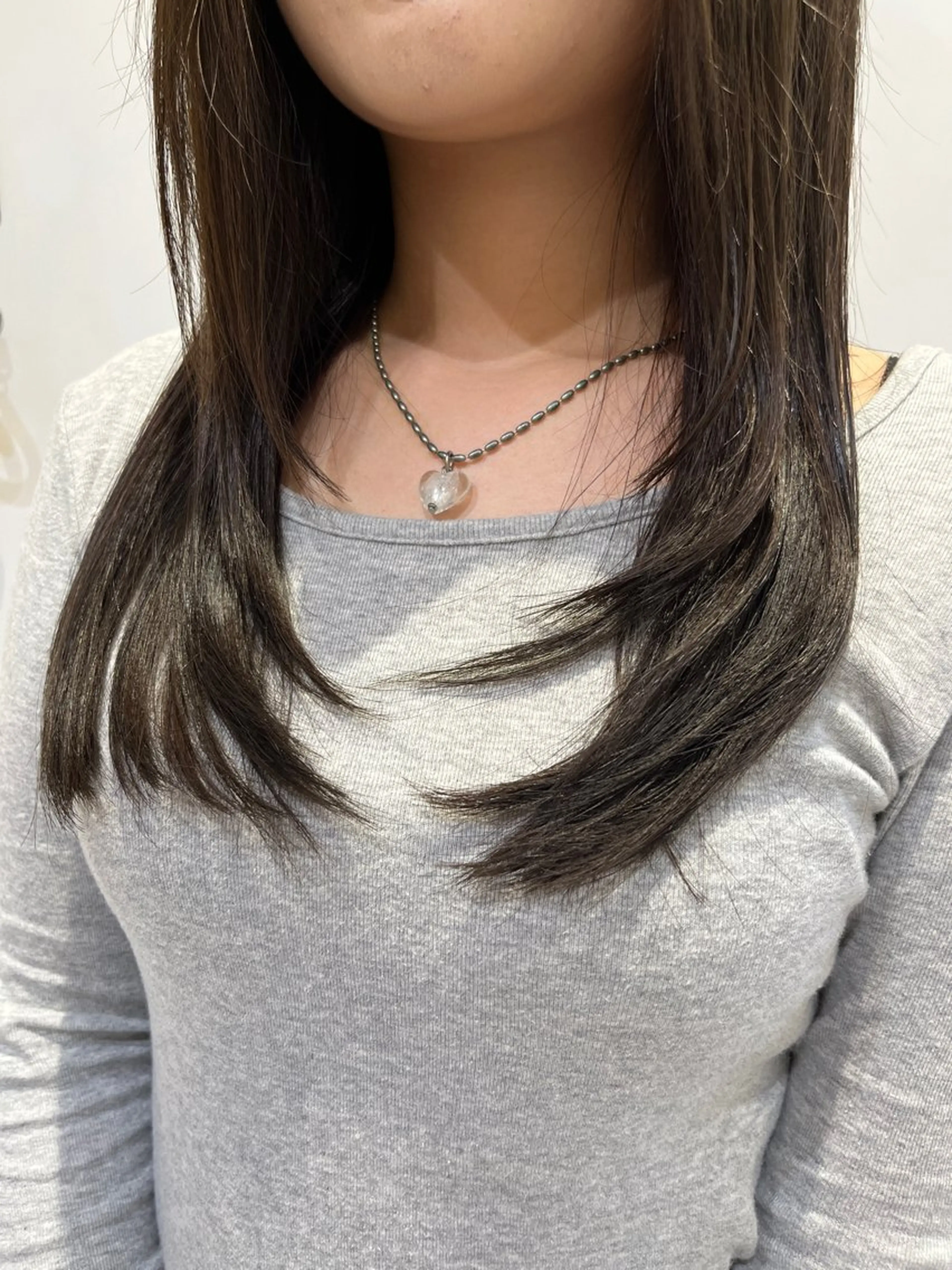 ロング 顔まわりレイヤー 顔周りカット レイヤーカット Yuka/Aujua ソムリエ/髪質改善のヘアスタイル