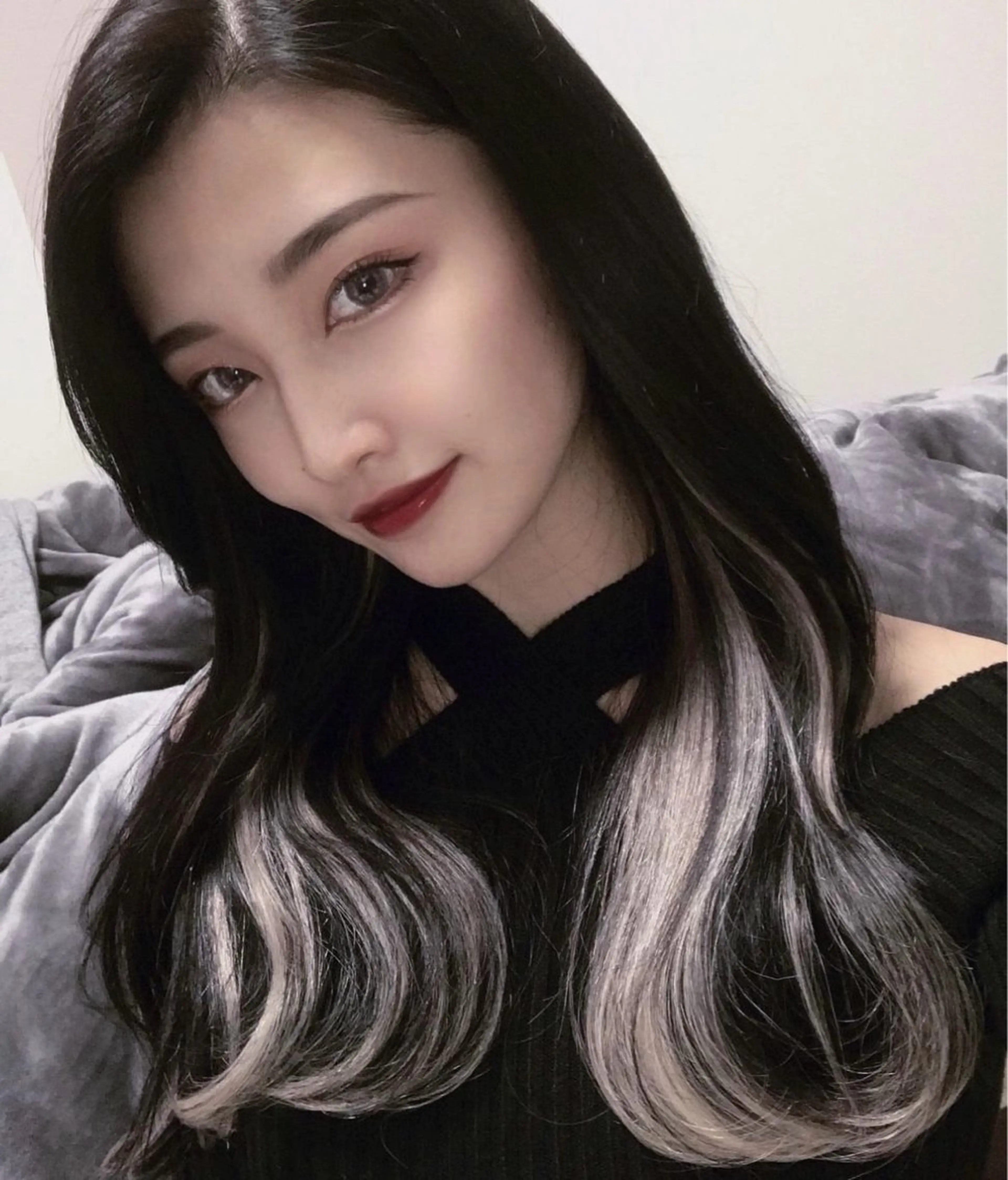 セミロング カラー 🦋 韓国hair 🖤 RAMのヘアスタイル