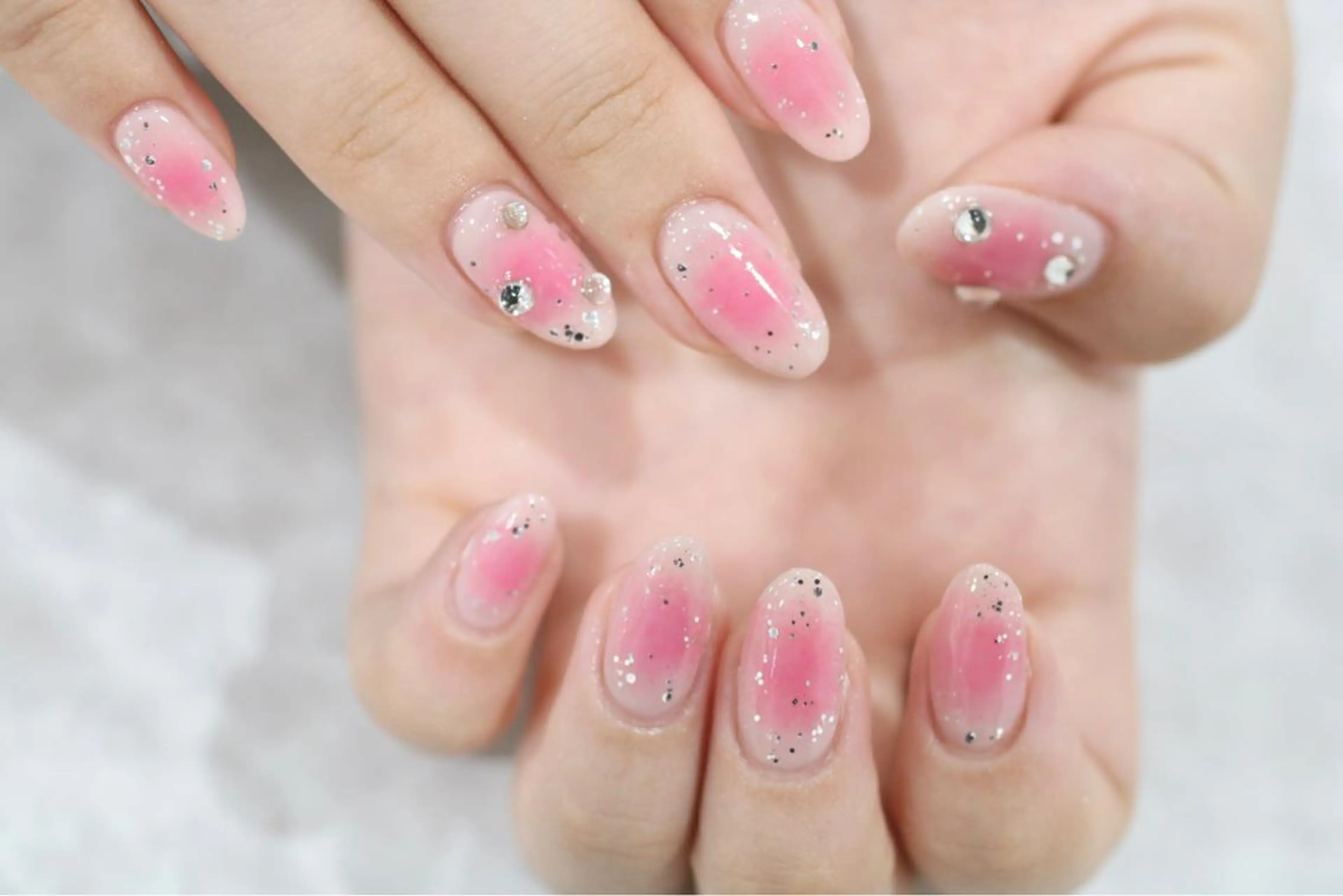 ネイル チークネイル Leonie ｵｵｲのネイルデザイン