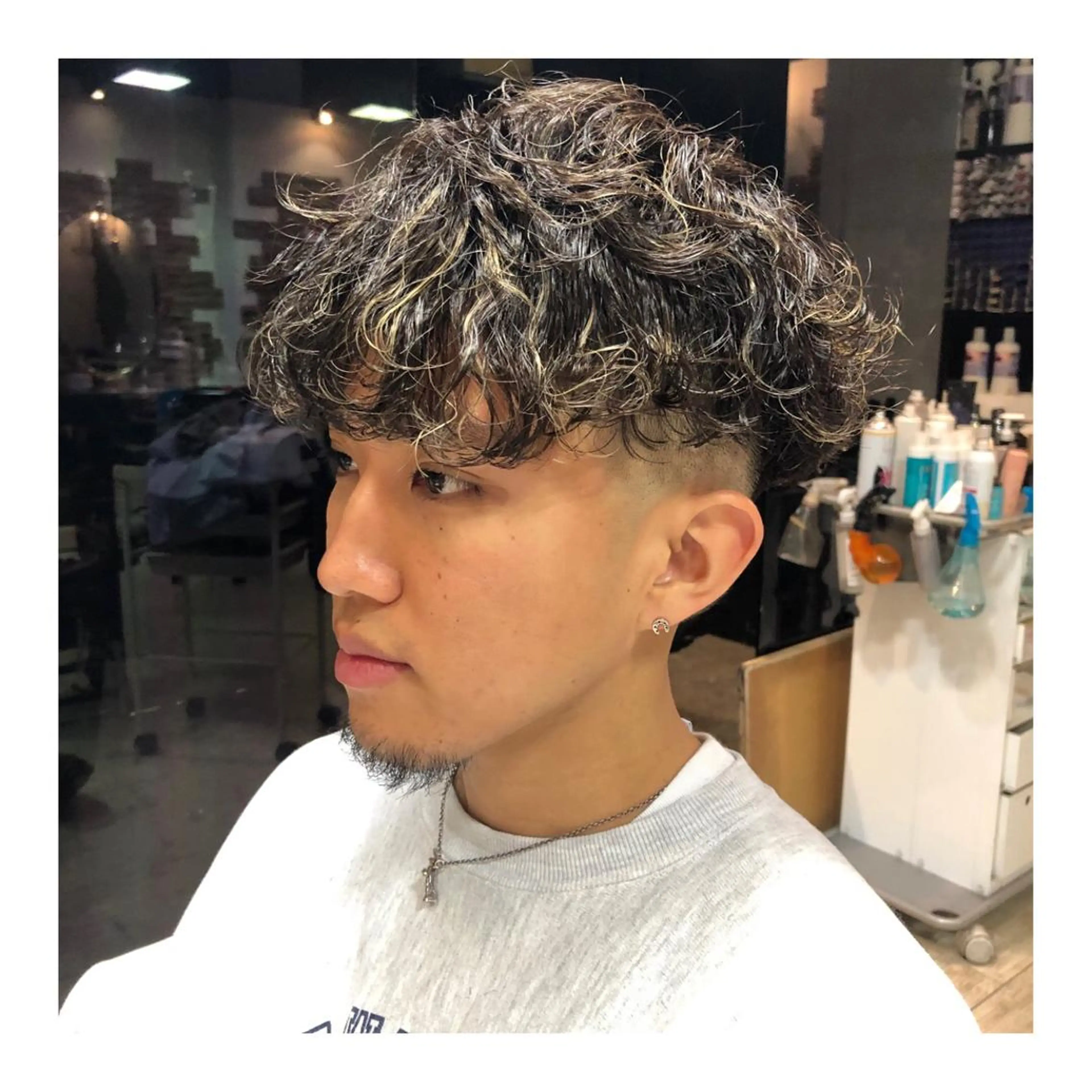 カラー パーマ メンズ メンズハイライト ハイライトカラー メンズパーマ 次元のヘアスタイル