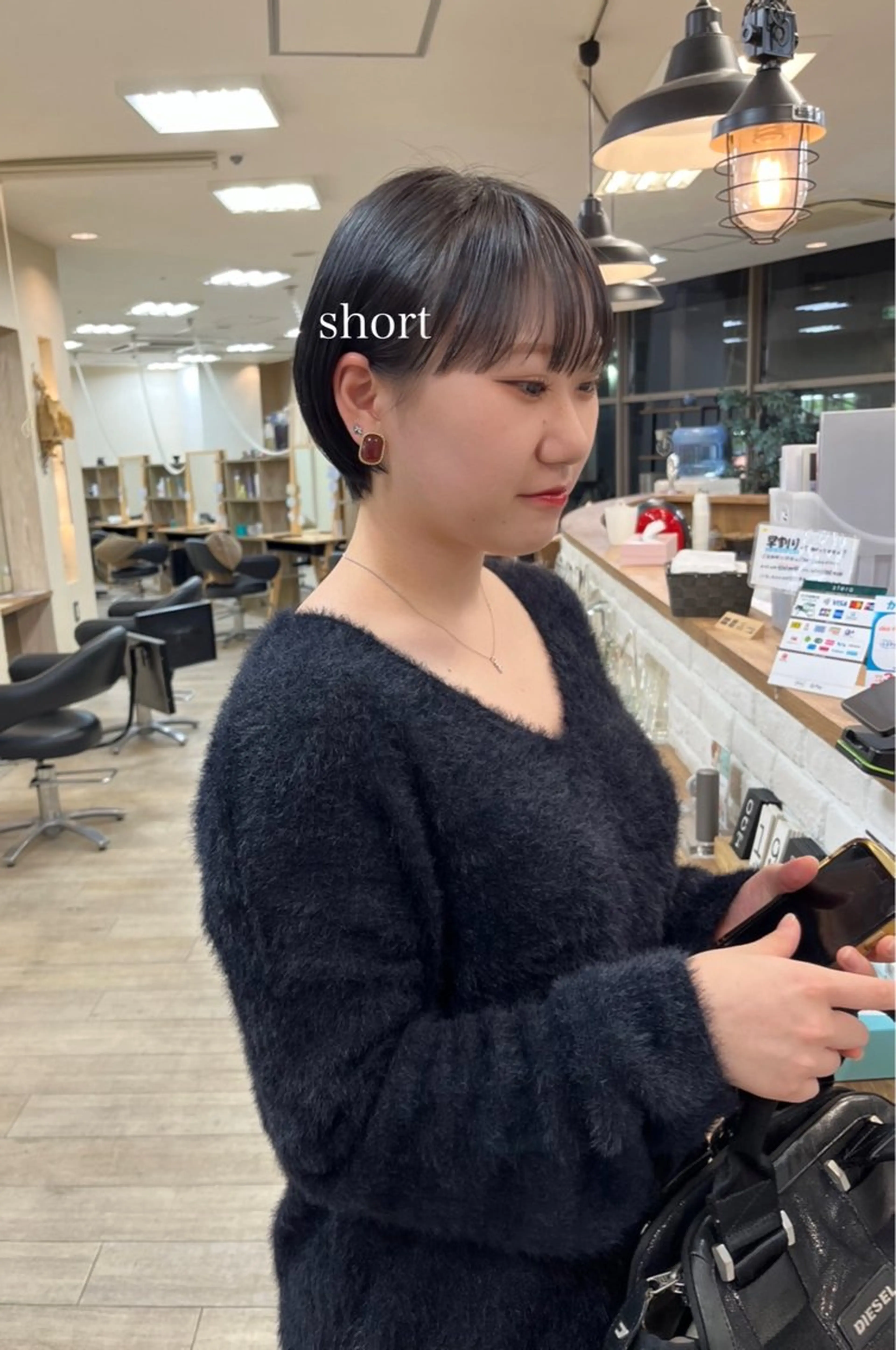 ショート カラー 切りっぱなしボブ ショートボブ ハンサムショート 丸みショート ダークグレー カット ヘアカラー トリートメント 初めてのショート お任せください✂️のヘアスタイル