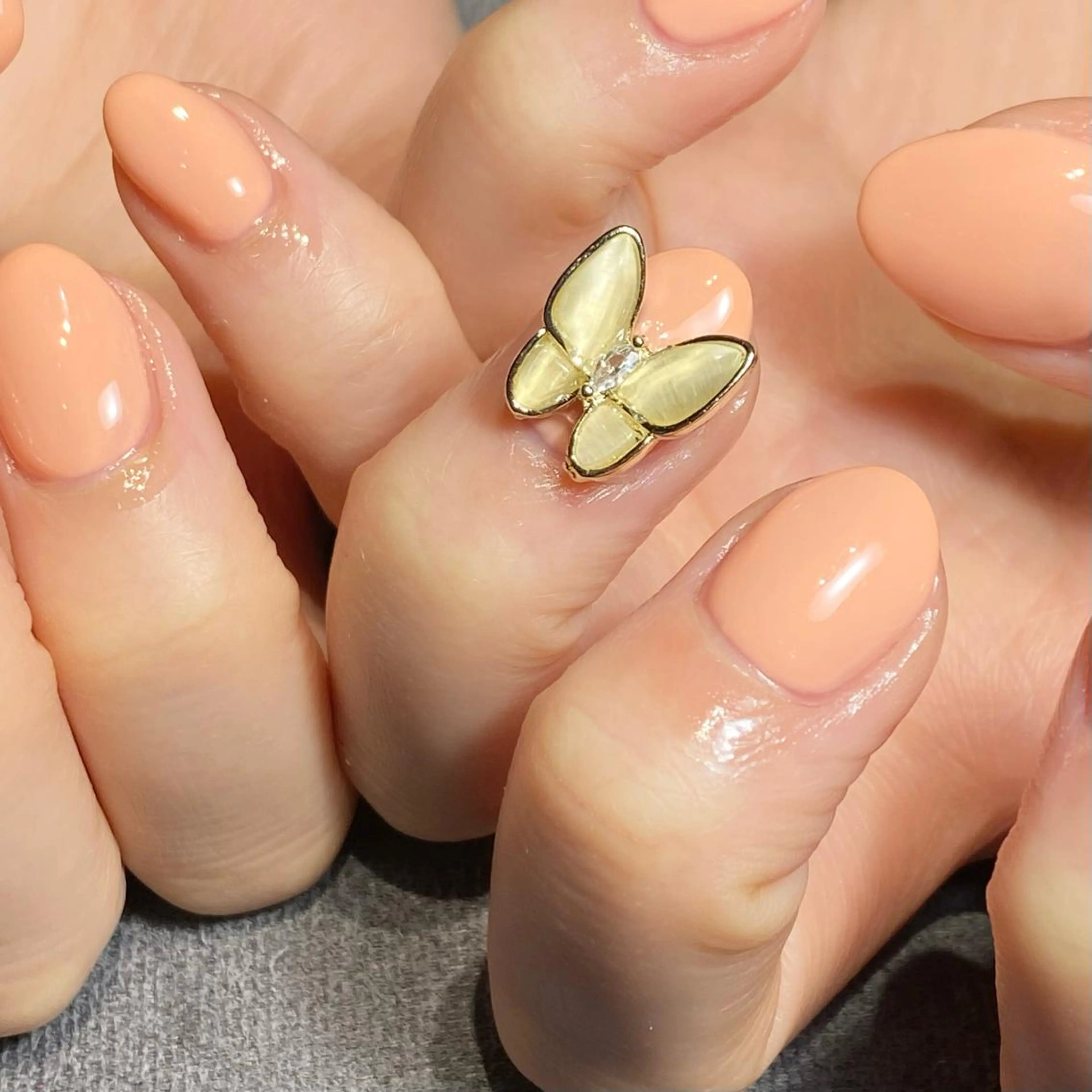 ネイル Flore (フロール)の眉毛・アイブロウイメージ