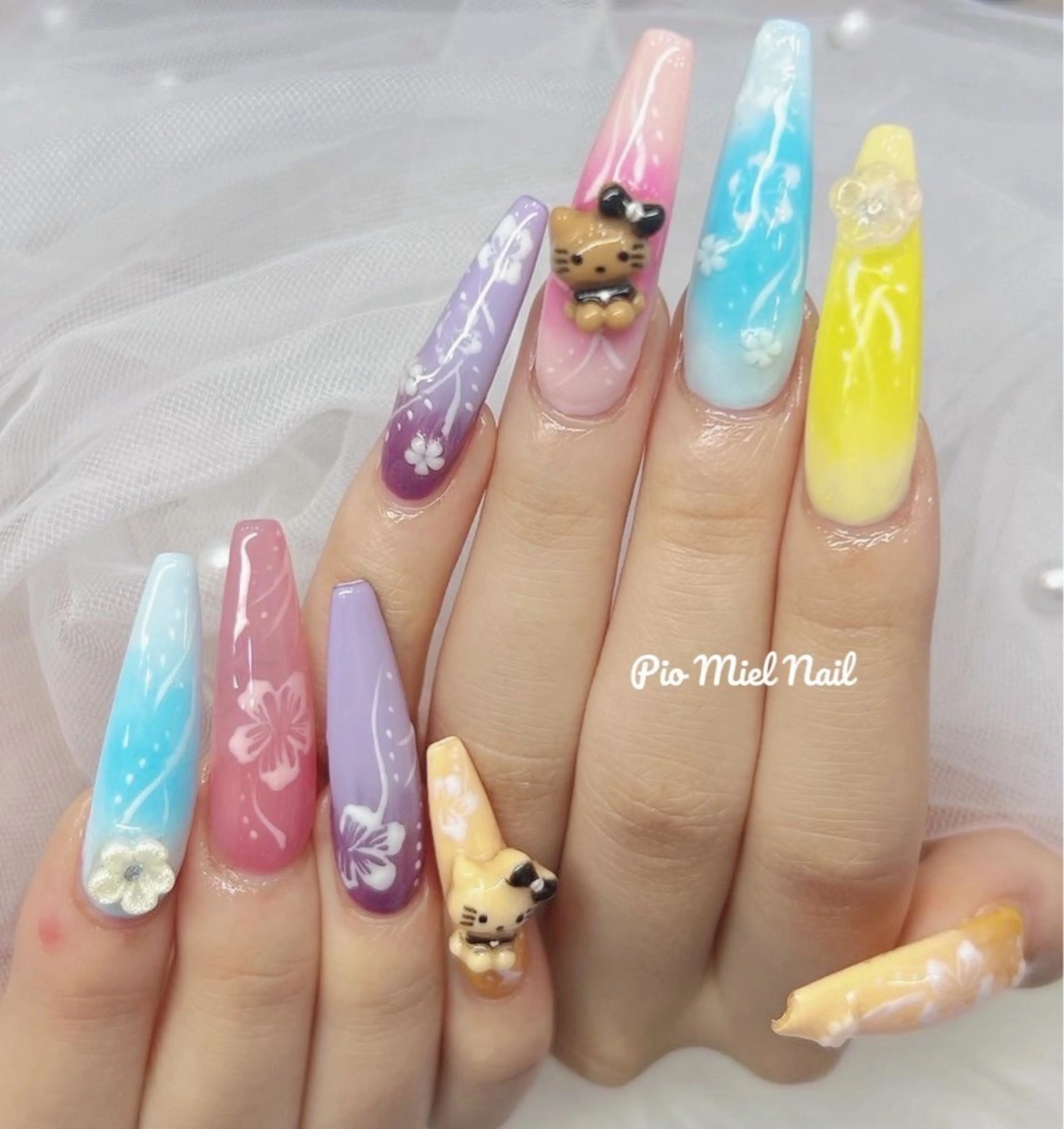 ネイル アートネイル ブルー フラワーネイル ジェルネイル グラデーション ハンドネイル momo 長さだしのネイルデザイン