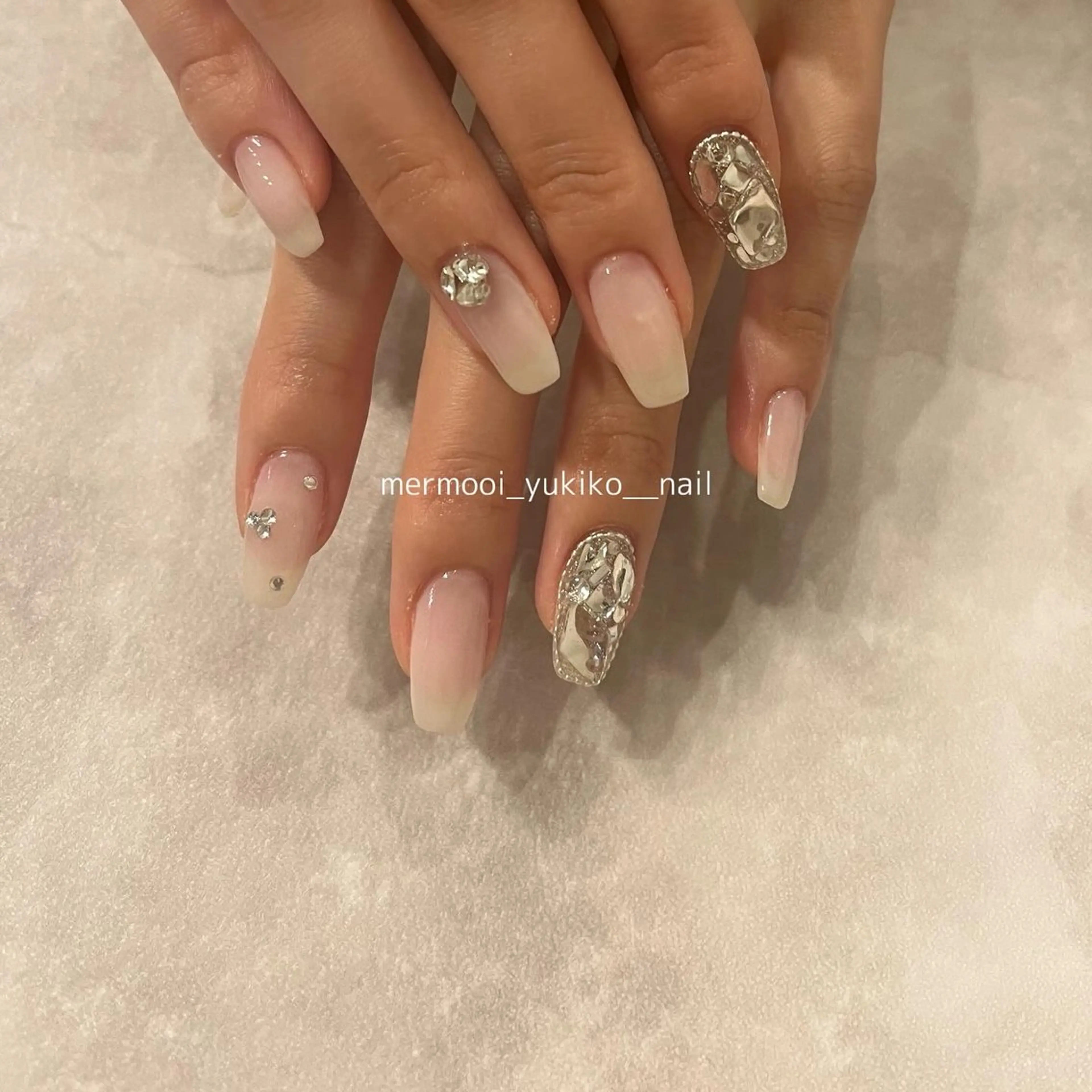 ネイル ジェルネイル キラキラネイル パラジェル スカルプネイル ワンホンネイル ハンドネイル melumooi nailのネイルデザイン