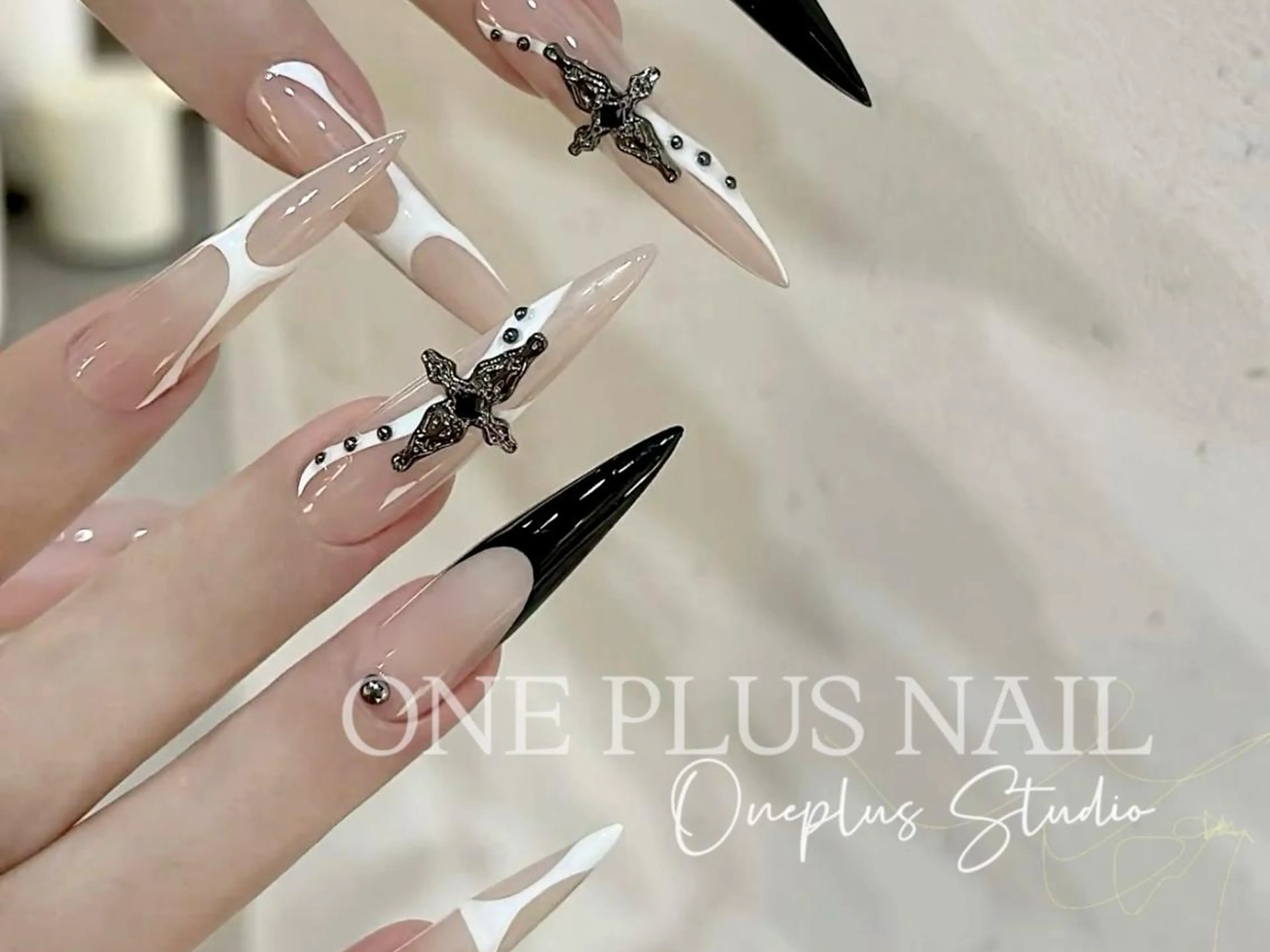 ネイル アートネイル オーロラネイル ガーリー キラキラネイル 韓国ネイル One plus StudioNailのネイルデザイン