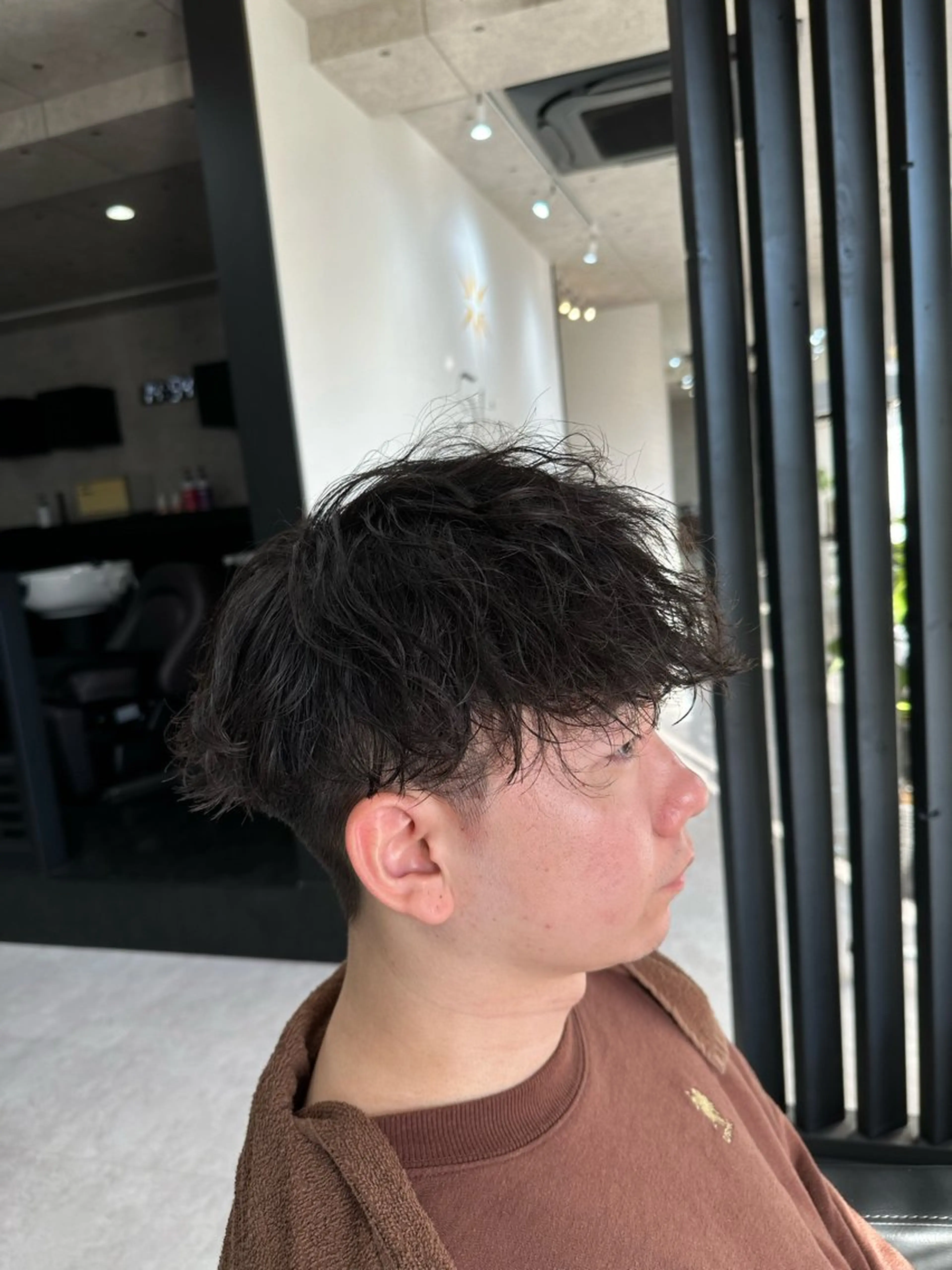 ショート パーマ メンズ メンズパーマ 波巻きパーマ スパイラルパーマ ユウ🪄 パーマ指名No1のヘアスタイル