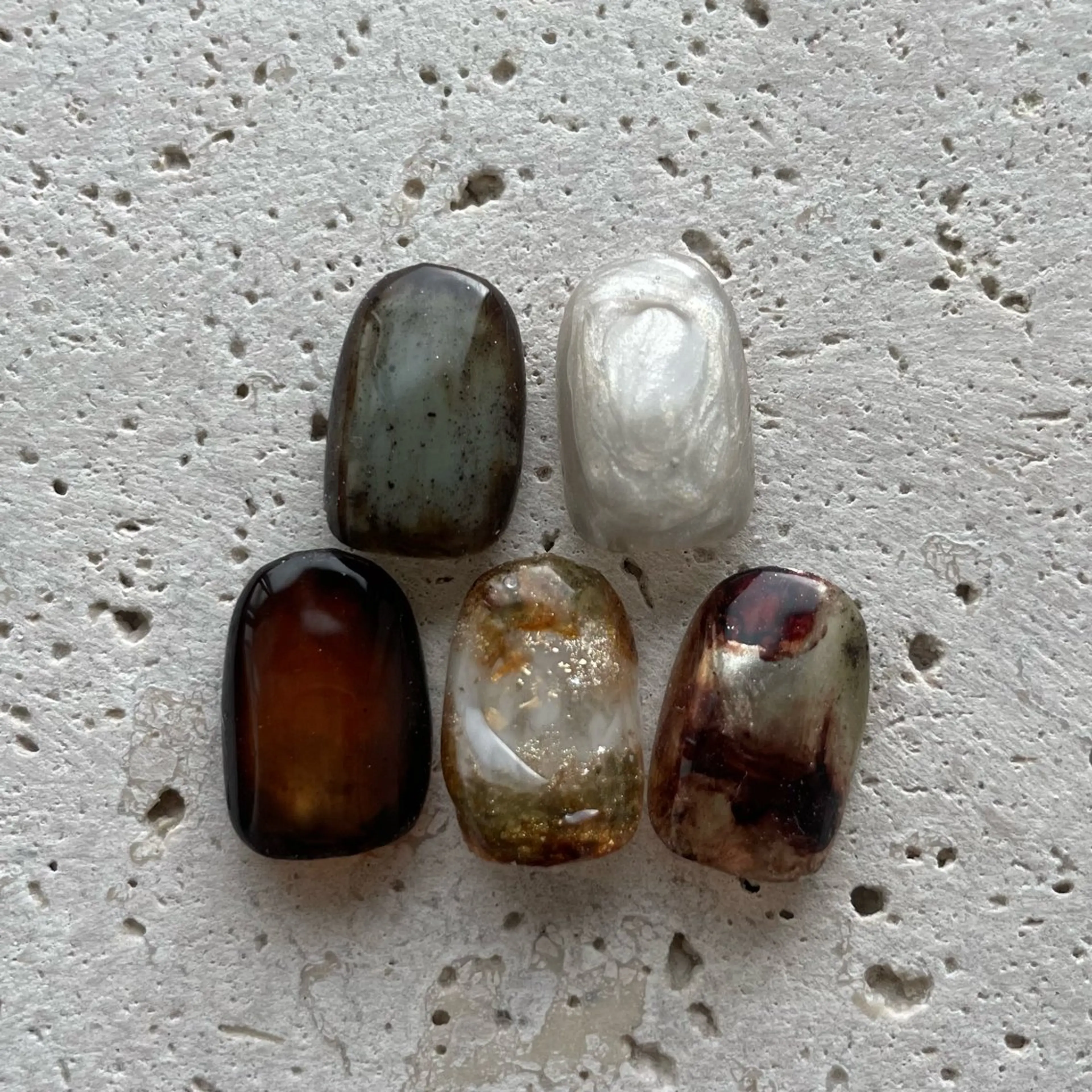 【4/13限定】お任せ鉱物ネイルデザイン（オフあり）の写真