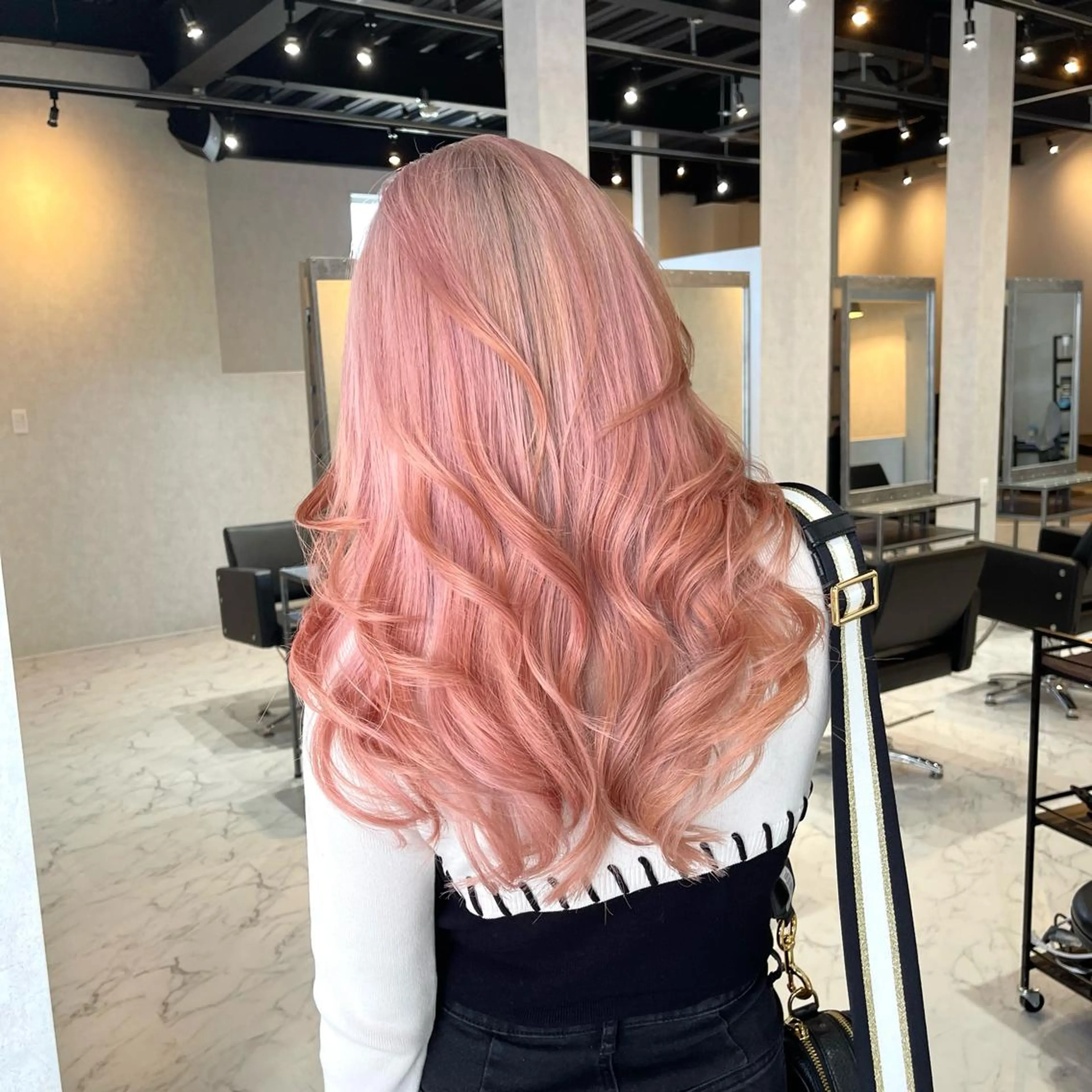 セミロング カラー ヘアアレンジ バレイヤージュ デザインカラー ハイライトカラー 外国人風カラー ハイライト カット ヘアカラー トリートメント アンドウ ユウ/ レイヤーカット/韓国のヘアスタイル