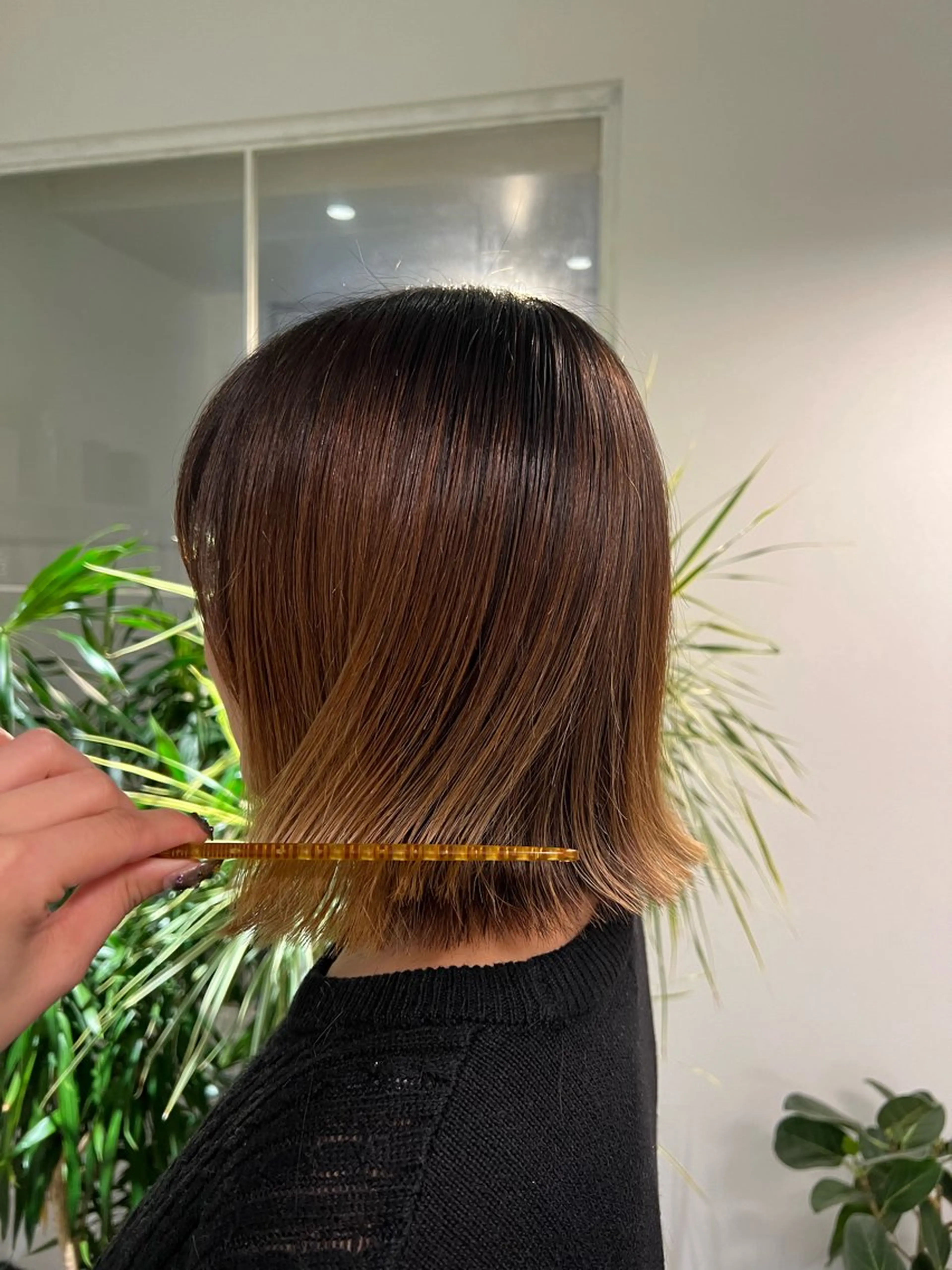 ミディアム 切りっぱなしボブ ボブ ワタナベ モカ🦢ダブルカラーのヘアスタイル