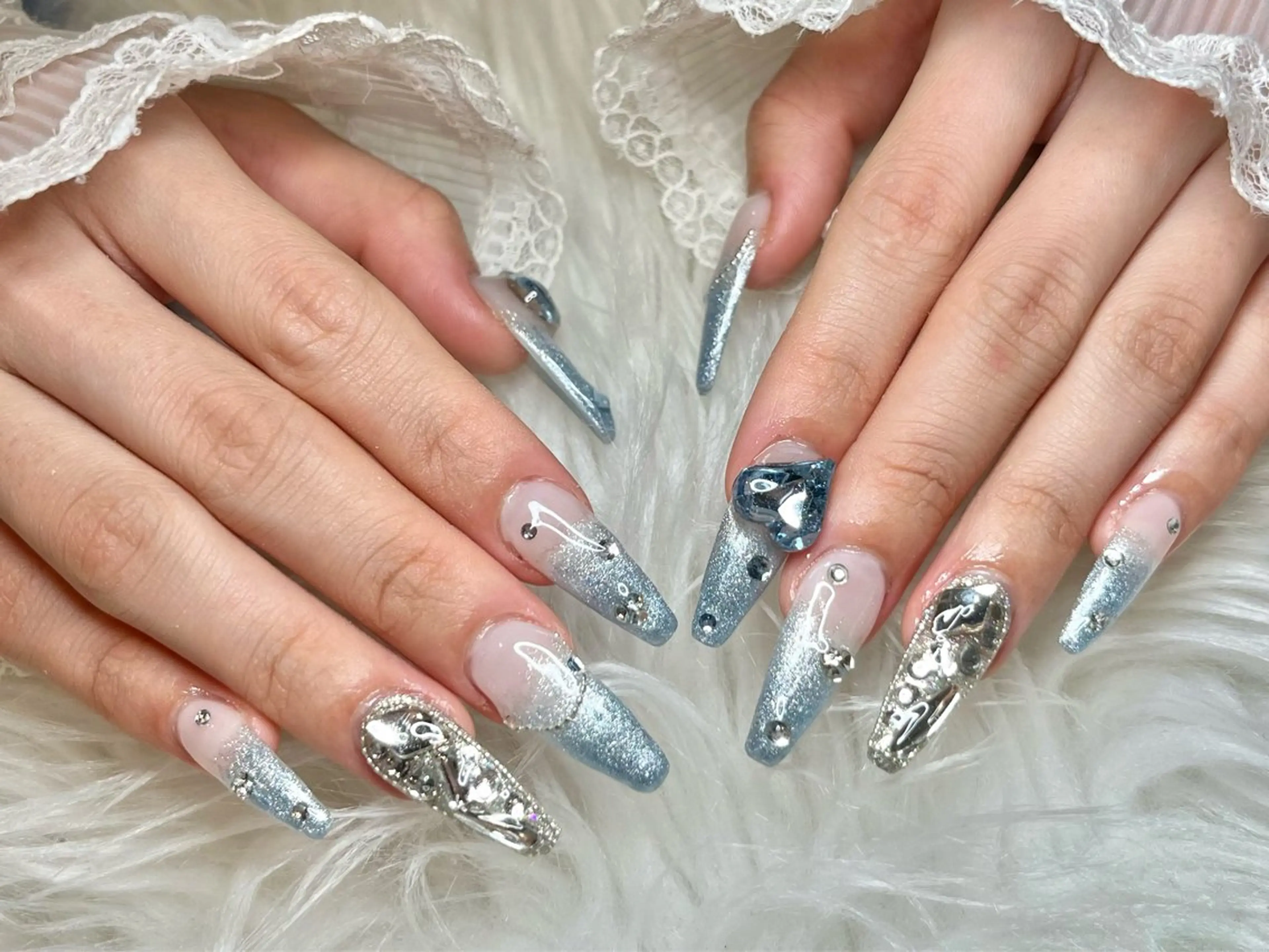 ネイル ハート 持ち込み ストーンネイル ハンドネイル nailsalon　Moa所属・NailSalon Moa_Ayakaのネイルデザイン