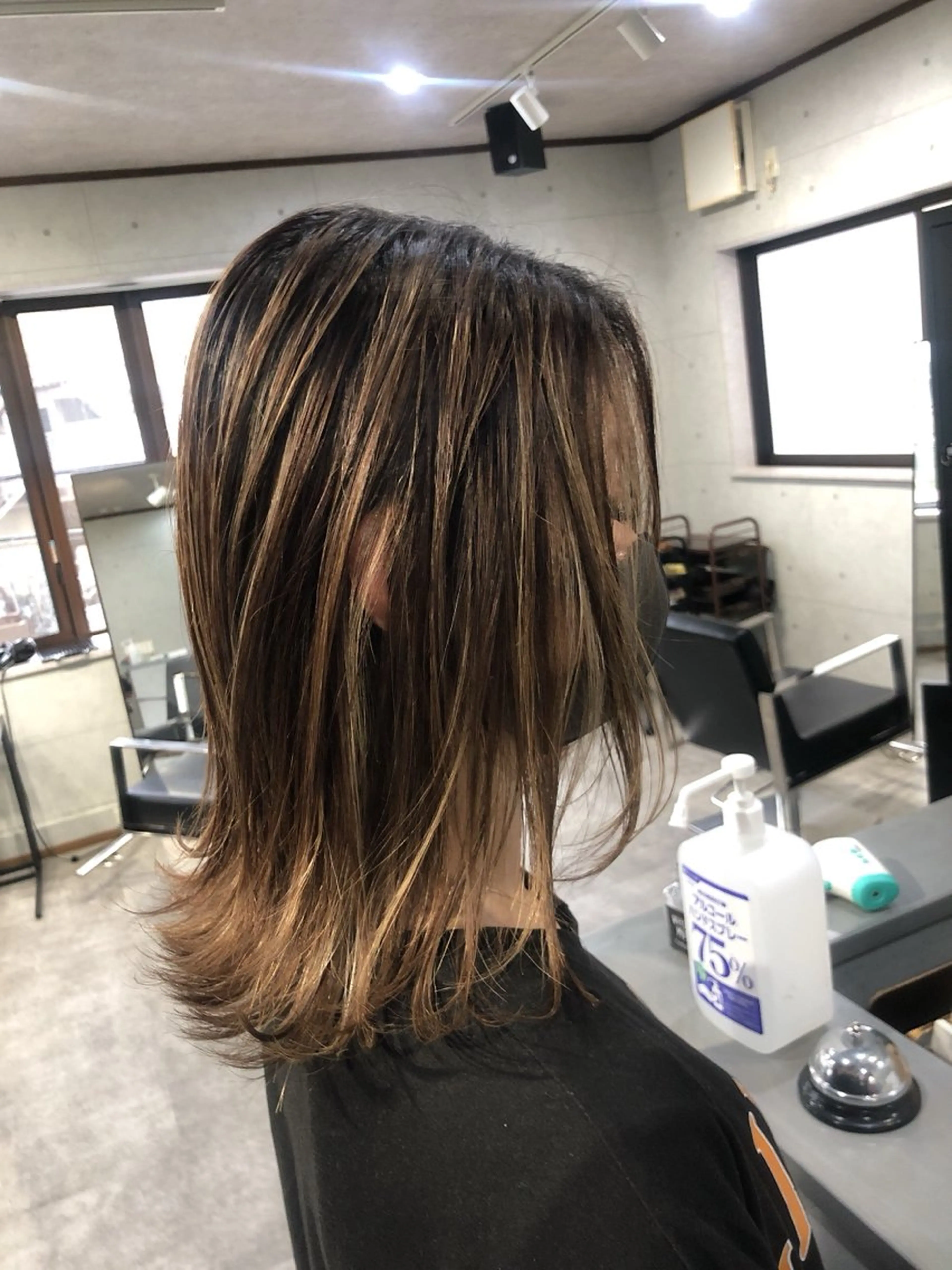 ミディアム ショートボブ ボブ ハイライト 髪質改善 レイヤーカット カット ヘアカラー REVE美容室 REVEマツエクのヘアスタイル