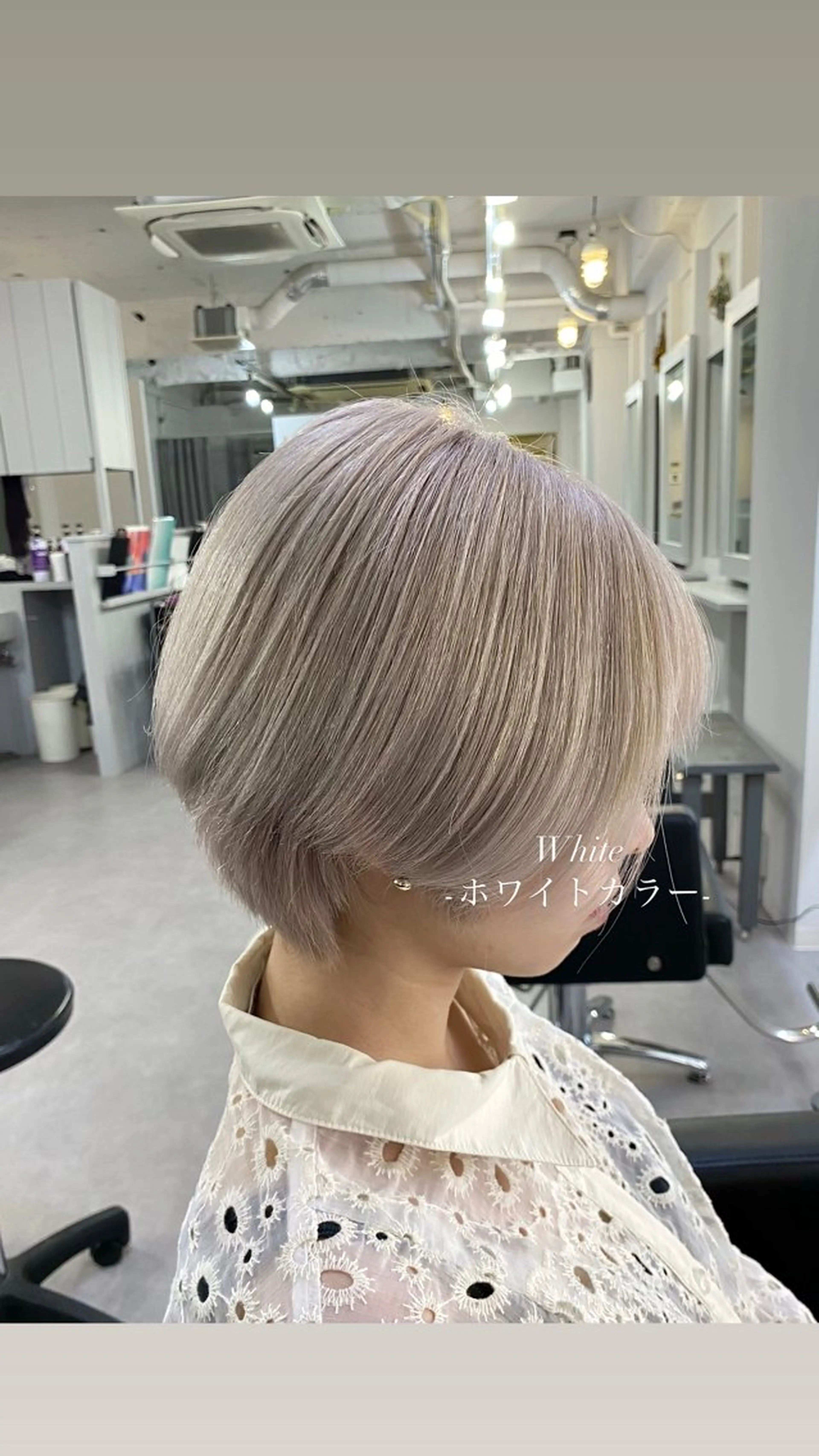 ショート カラー 大阪ケアブリーチ/ ミルクティーベージュのヘアスタイル