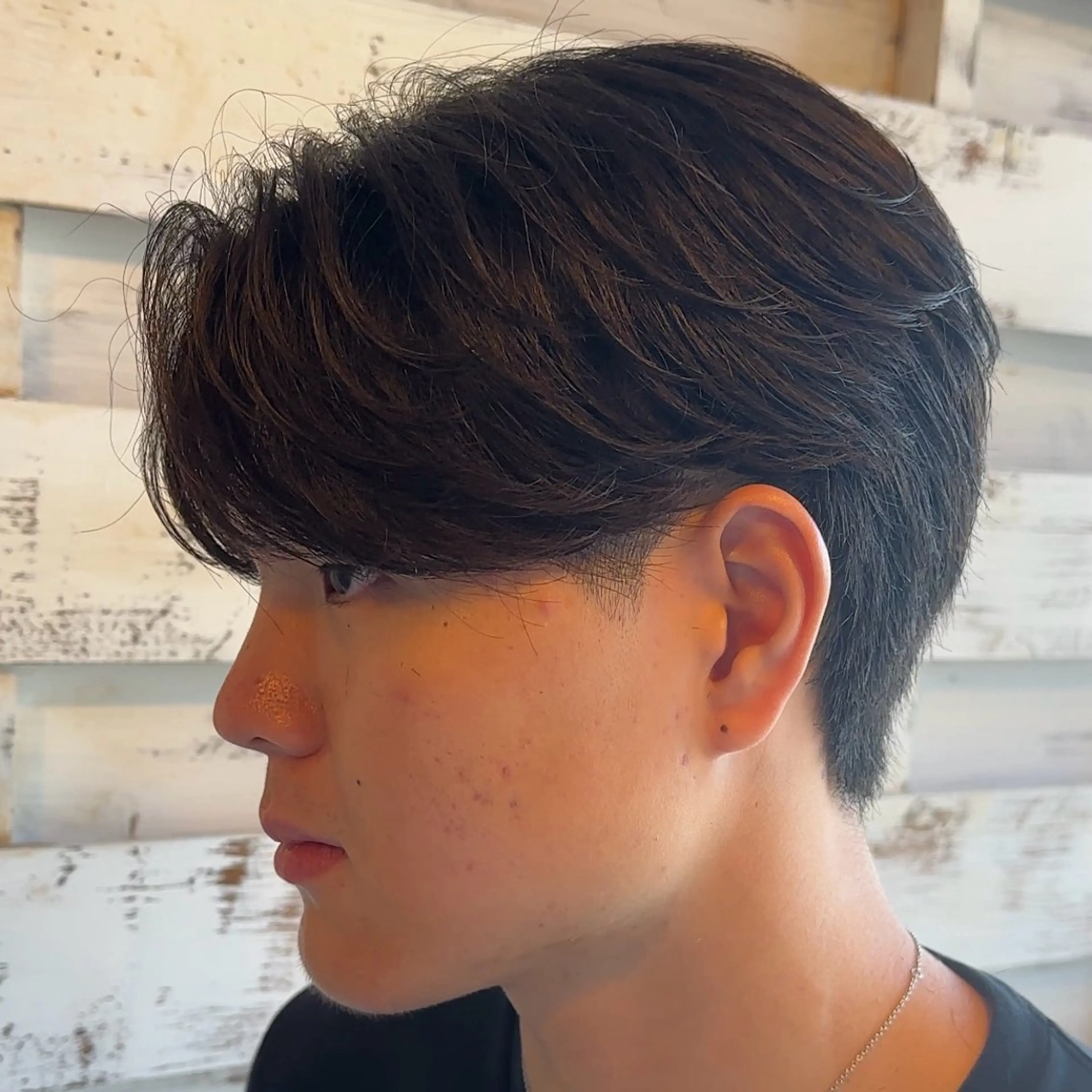 ショート パーマ メンズ フェザーパーマ メンズパーマ ニュアンスパーマ 女性カットモデル イケガヤのヘアスタイル