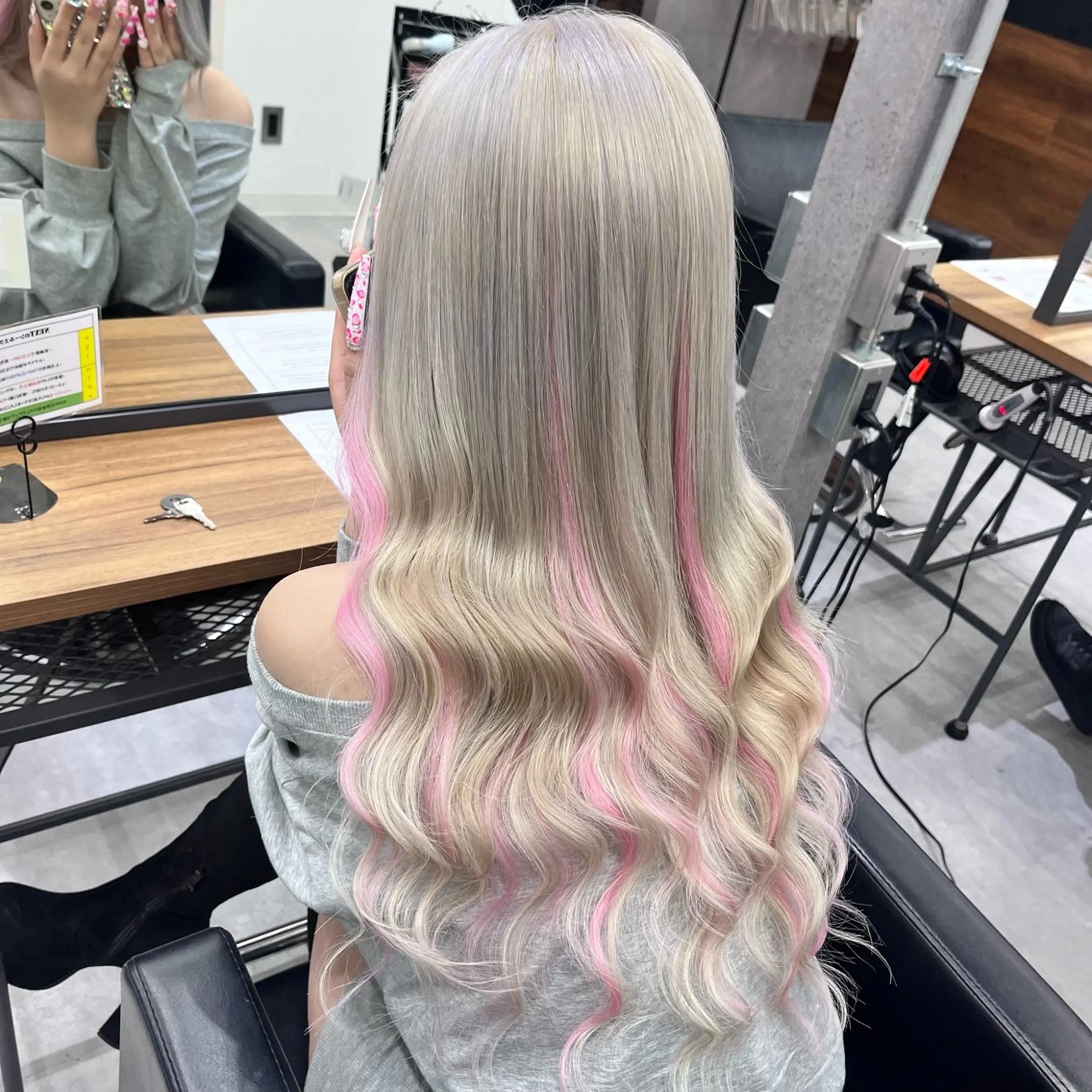 ロング カラー ブリーチ ブロンド ハイライトカラー ピンクカラー シルバー ヘアカラー トリートメント エクステ ENA💗NEXT /ハイトーンエクステのヘアスタイル