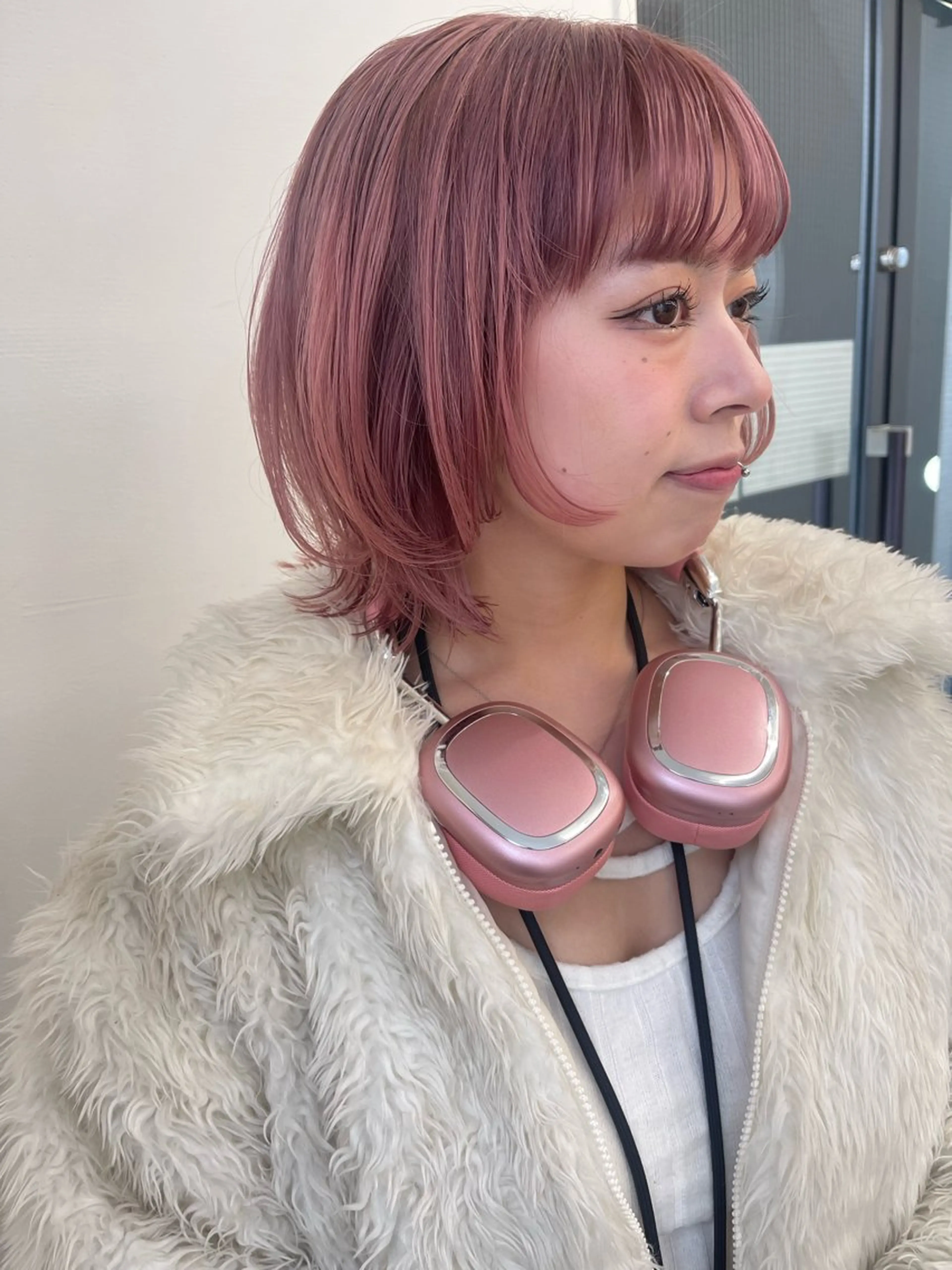 ショート カラー カット ヘアカラー トリートメント 💓パーマ，💗 レイヤーカットのヘアスタイル