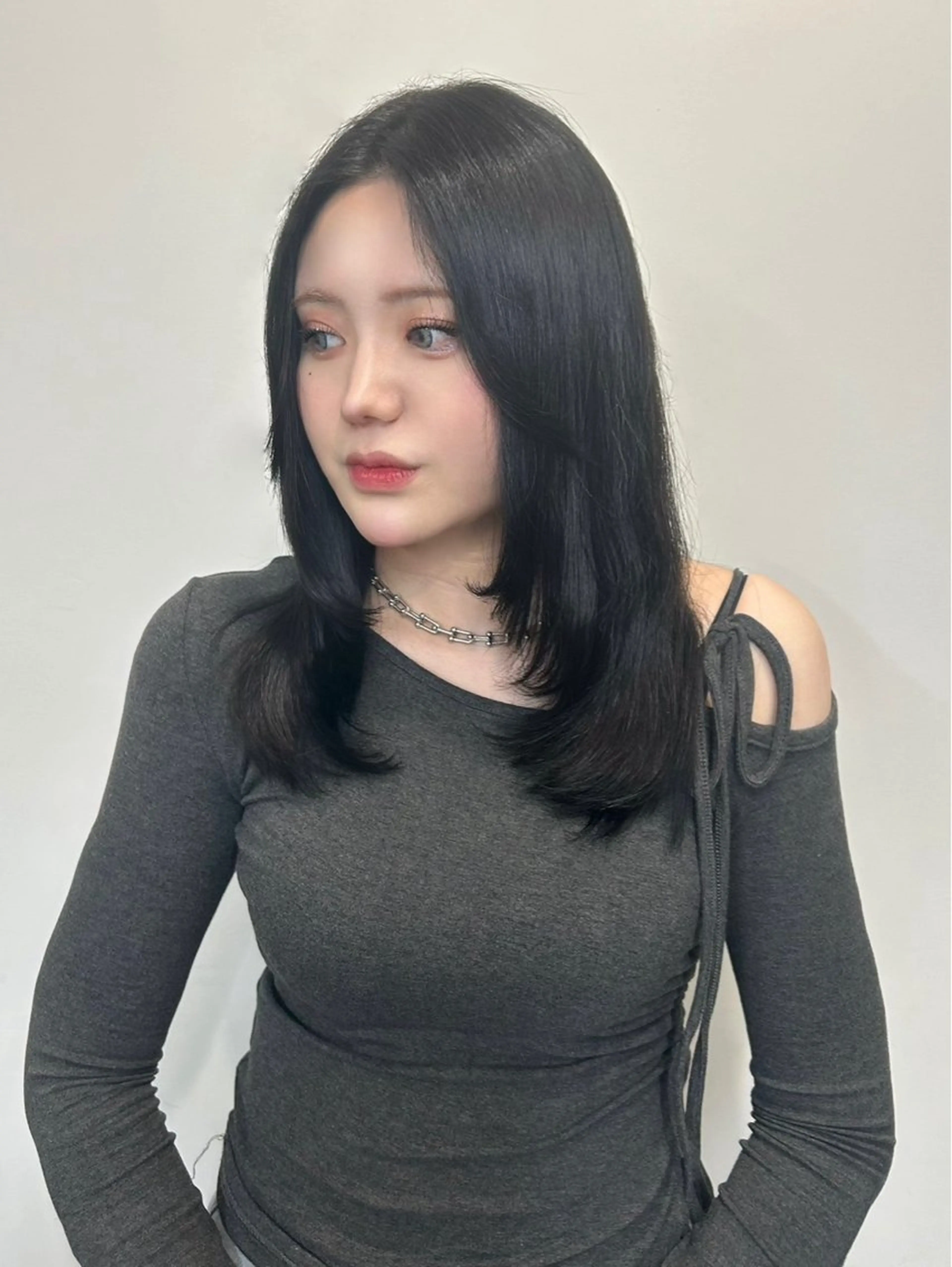 セミロング 顔周りカット 韓国風ヘア 梅田l大人韓国ヘア レイヤー×艶カラーのヘアスタイル