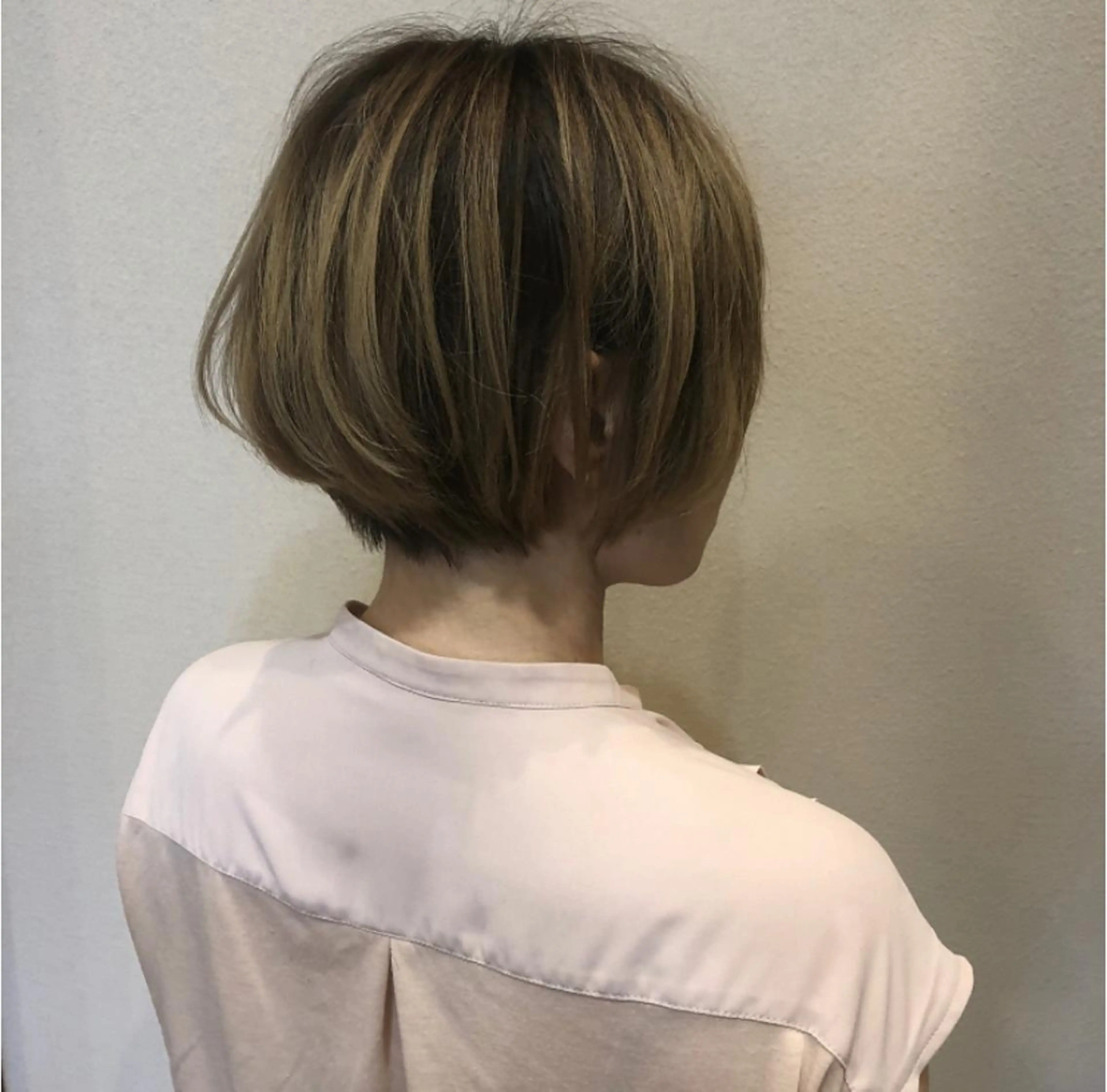 ミディアム 岩橋 静香のヘアスタイル