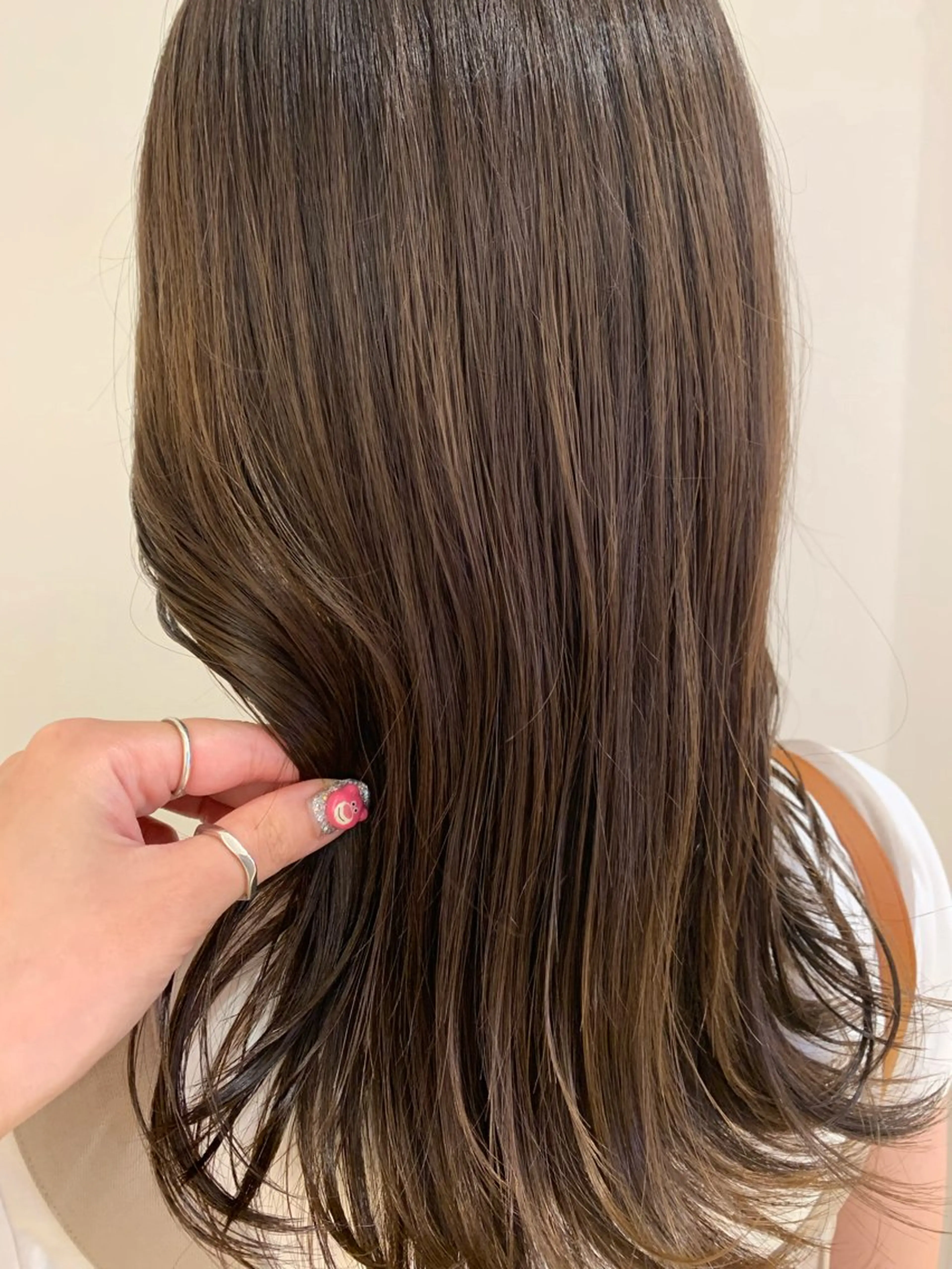 セミロング カラー 透明感カラー カット ヘアカラー トリートメント えんどう みほのヘアスタイル