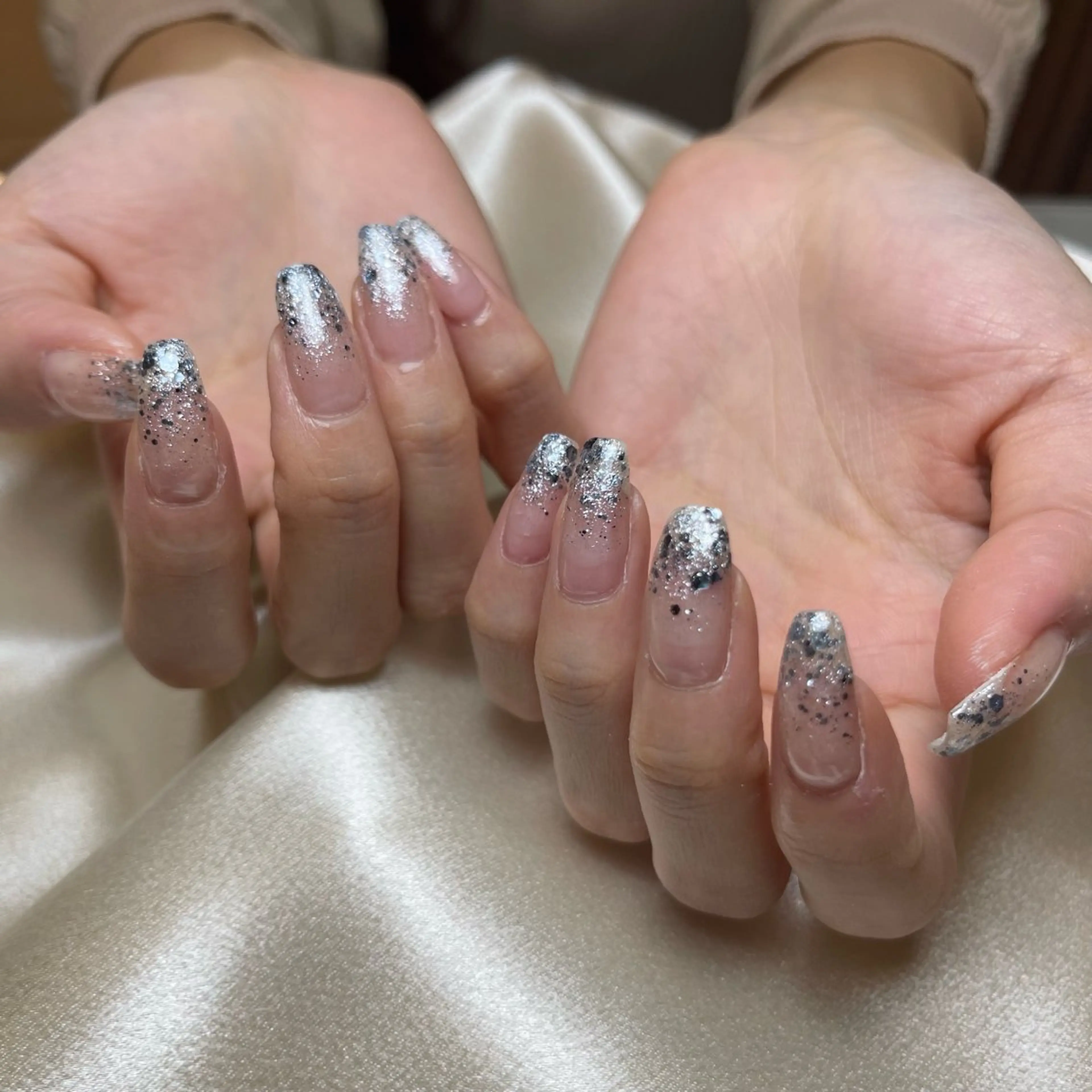 ネイル グラデーション ラメ(グリッター) ラメグラデーション 🧁fein. nana🩵のネイルデザイン