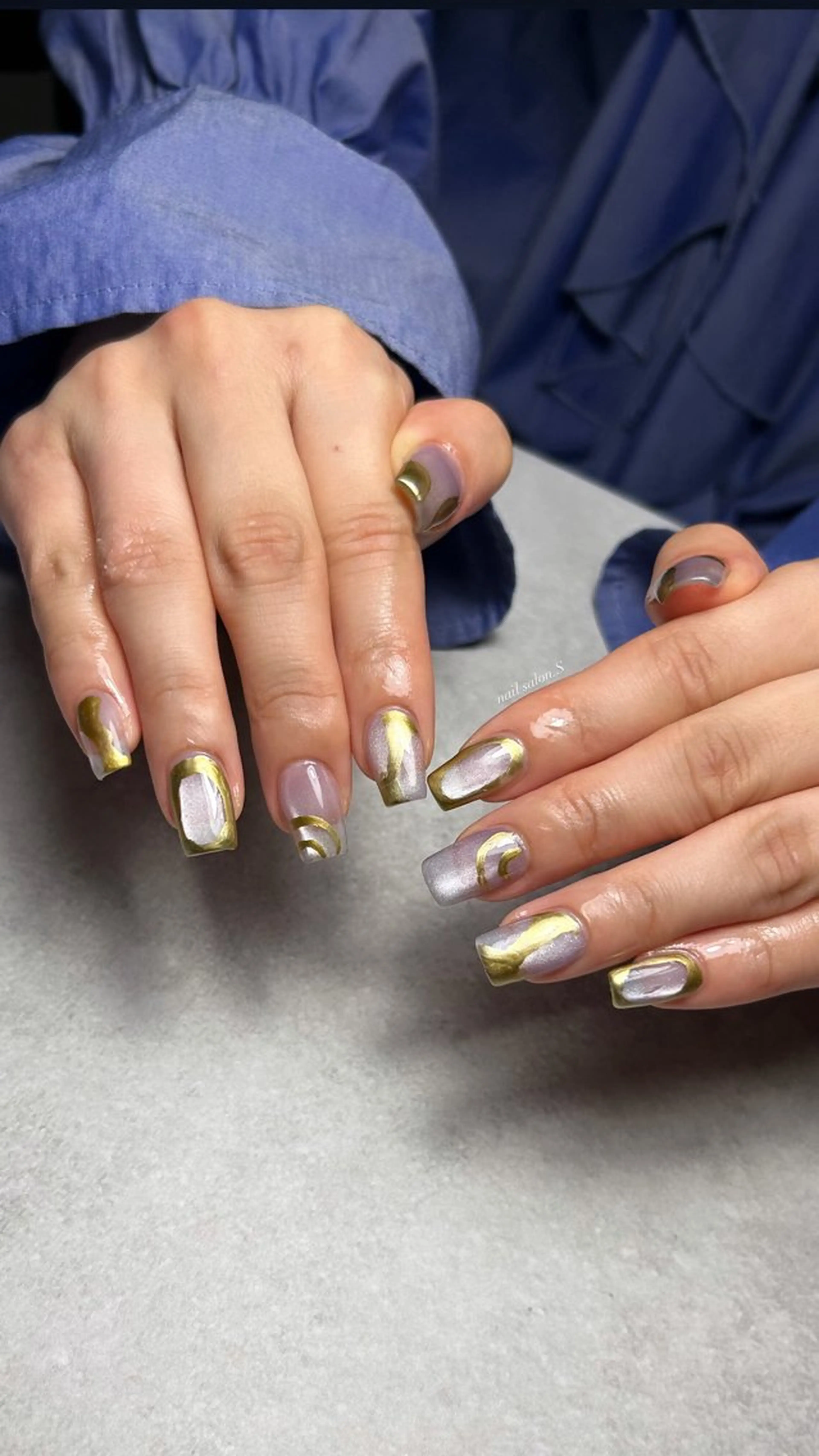 ネイル アートネイル ジェルネイル ゴールド ロングネイル マグネットネイル ハンドネイル 関山 志乃のネイルデザイン