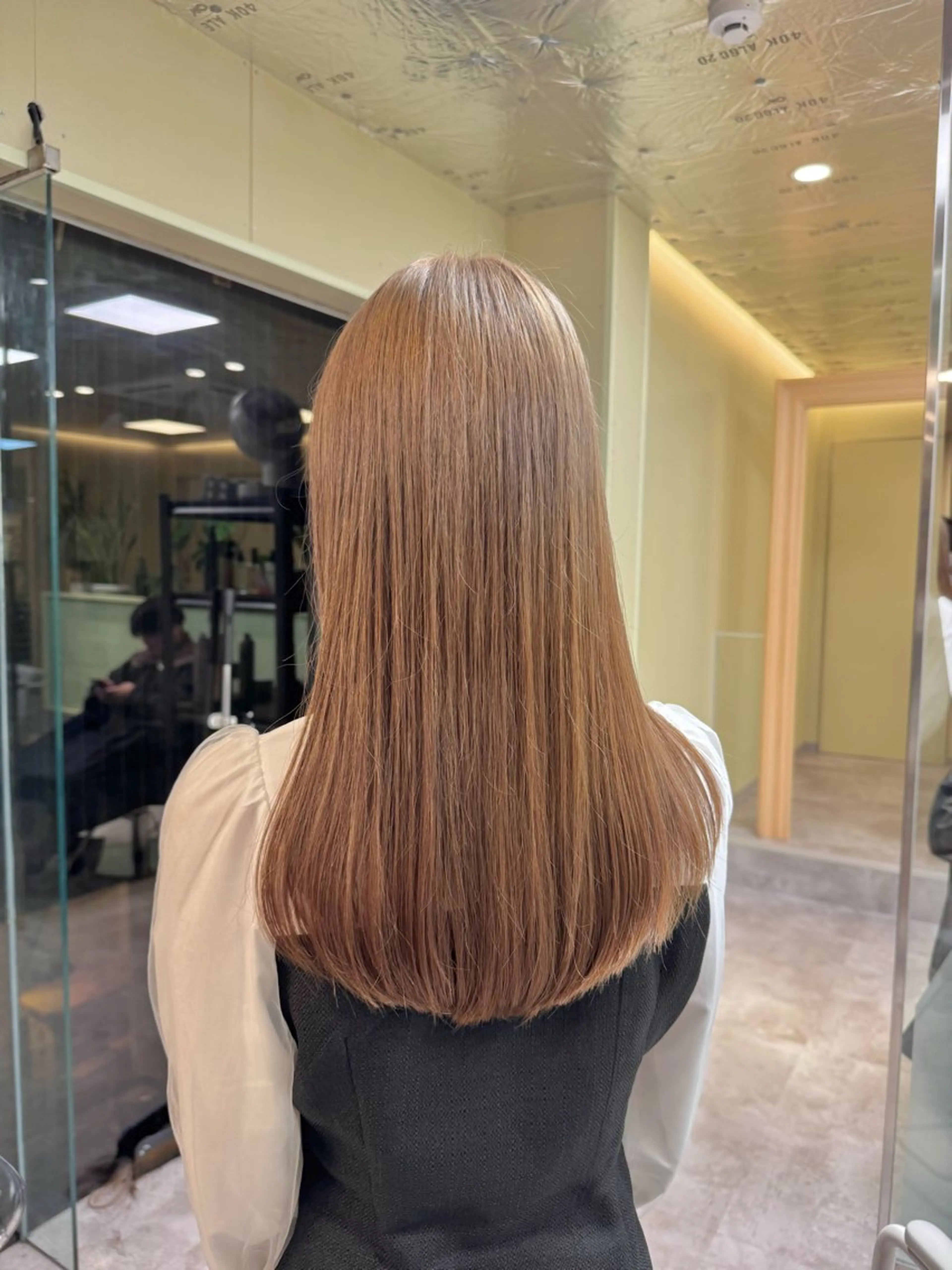 セミロング カラー ナチュラルに目を惹く デザイン/KOHNOのヘアスタイル