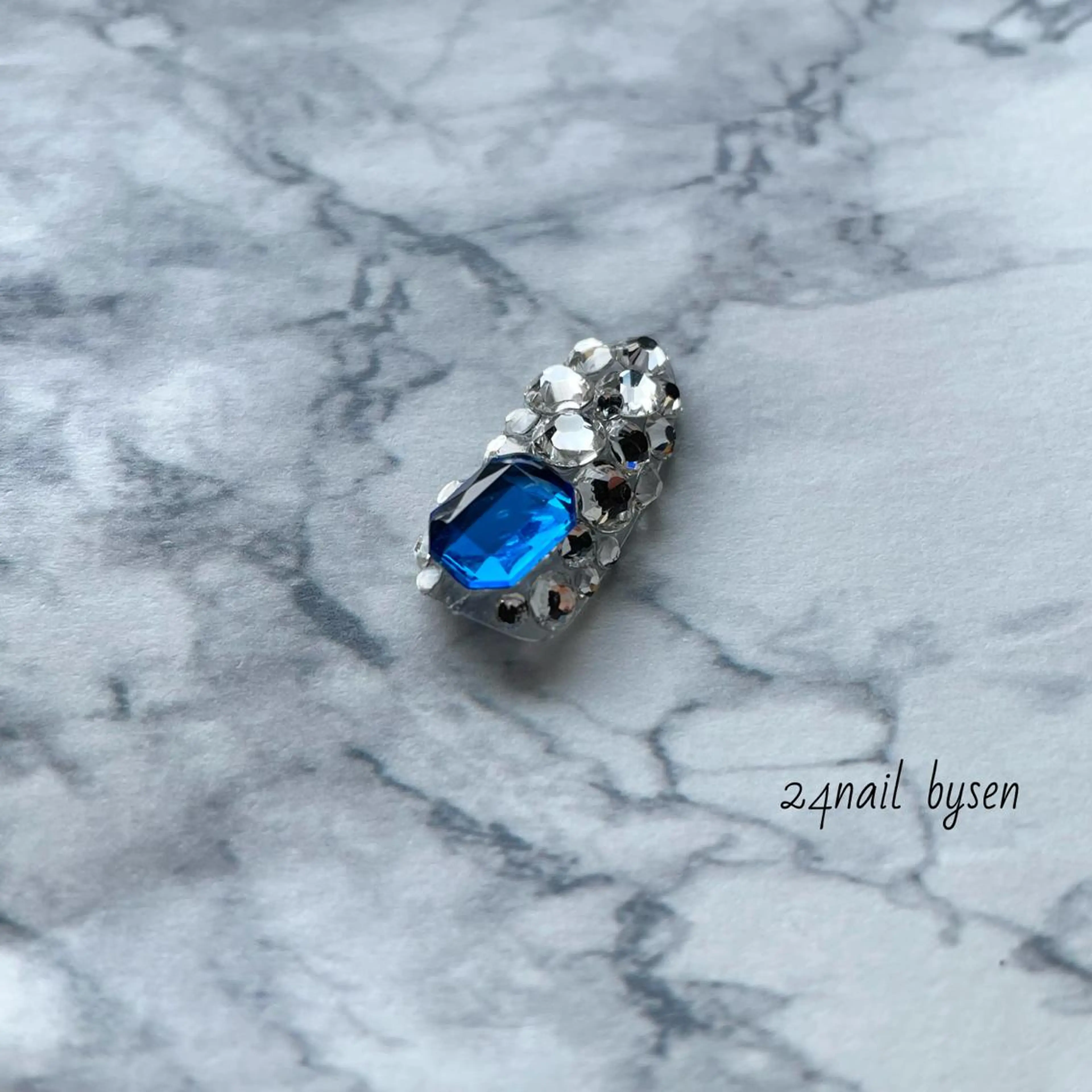 ネイル ストーンネイル Atelier by 24nail/Ayaのネイルデザイン